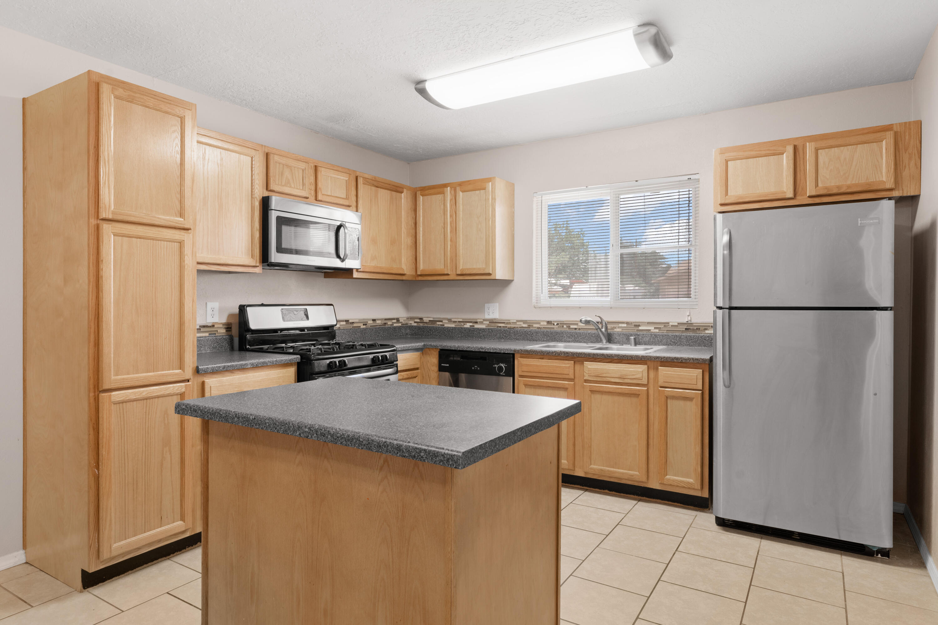 6209 SUNSET GARDENS Road SW