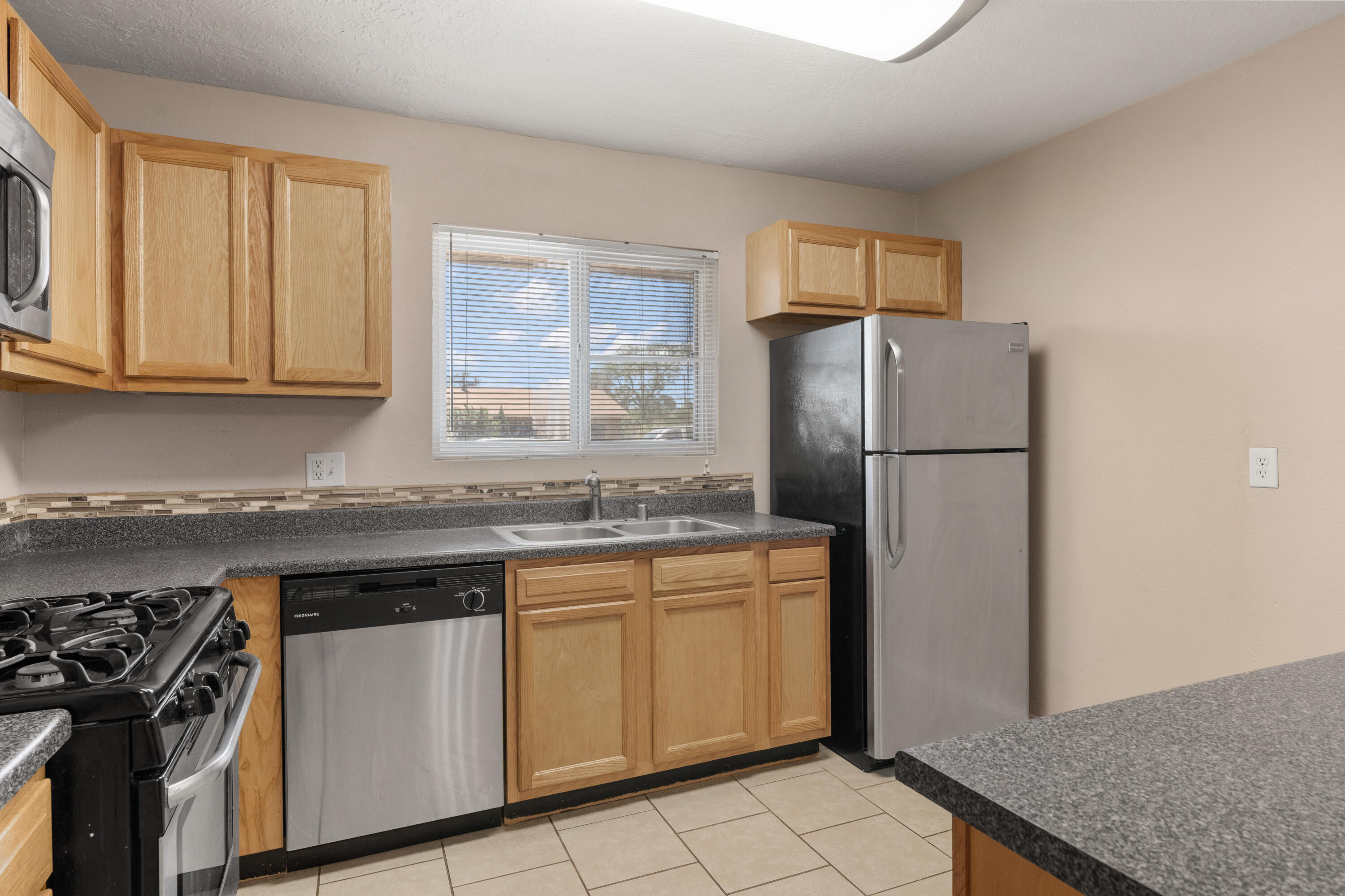 6209 SUNSET GARDENS Road SW