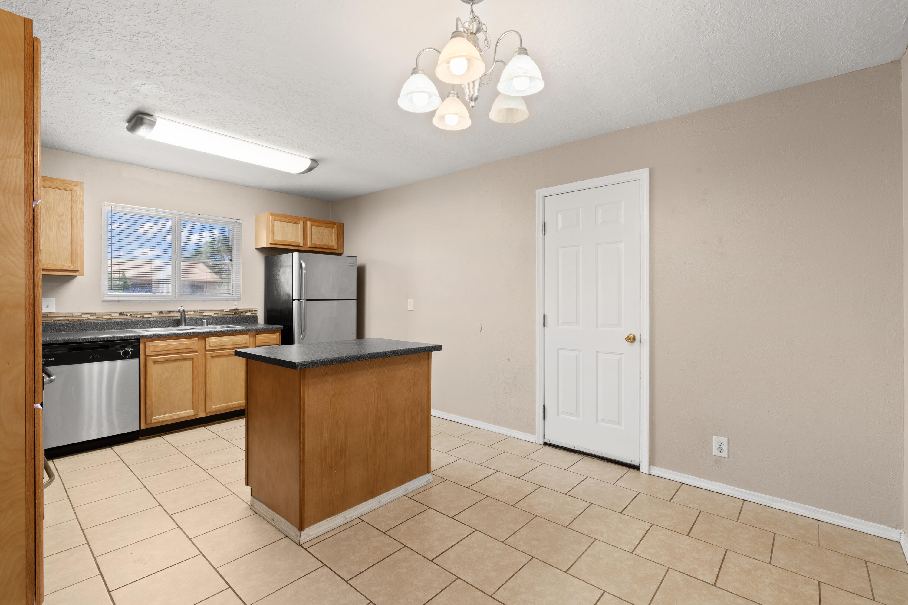 6209 SUNSET GARDENS Road SW