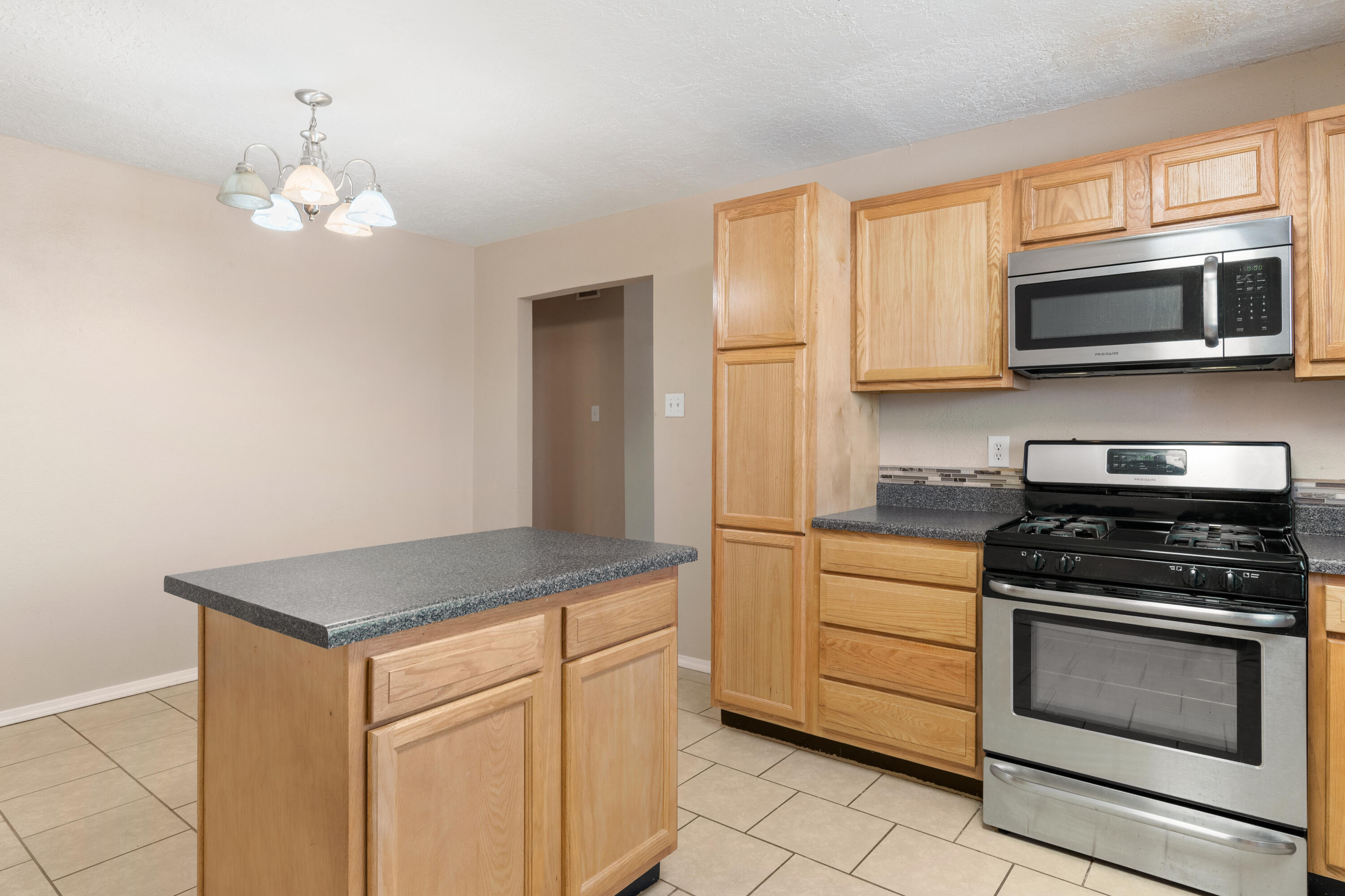 6209 SUNSET GARDENS Road SW