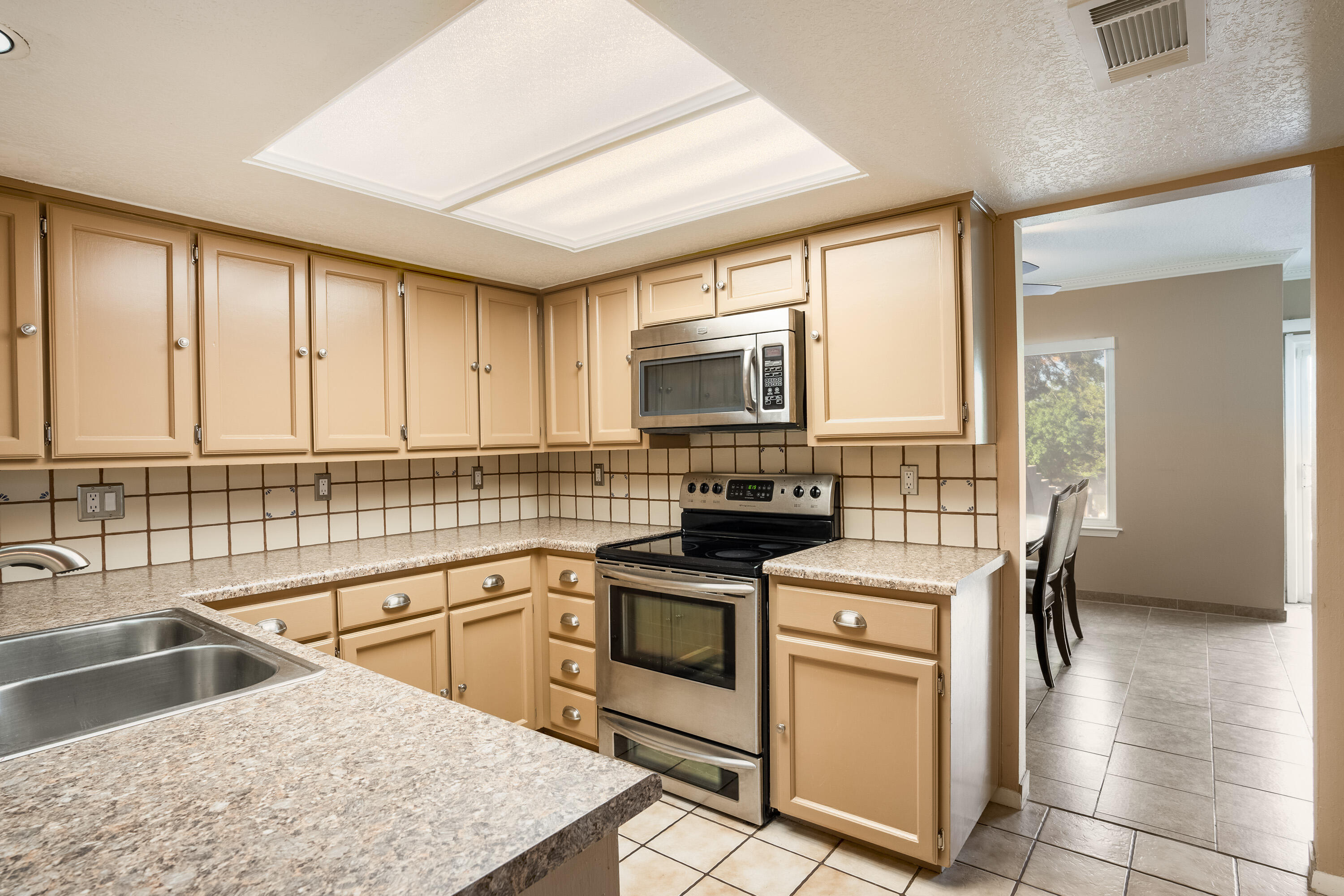 10216 OSO REDONDO NE