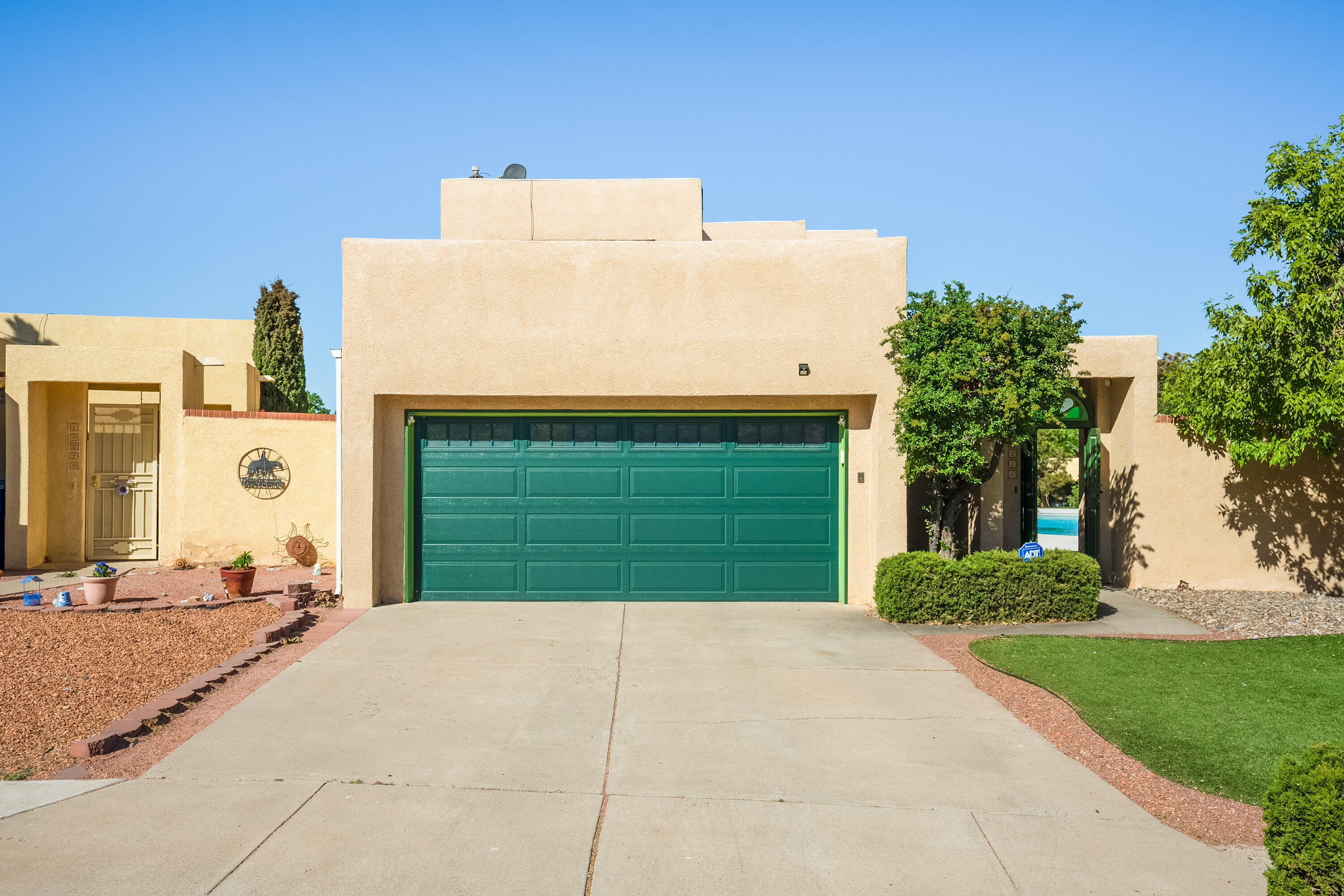 10216 OSO REDONDO NE