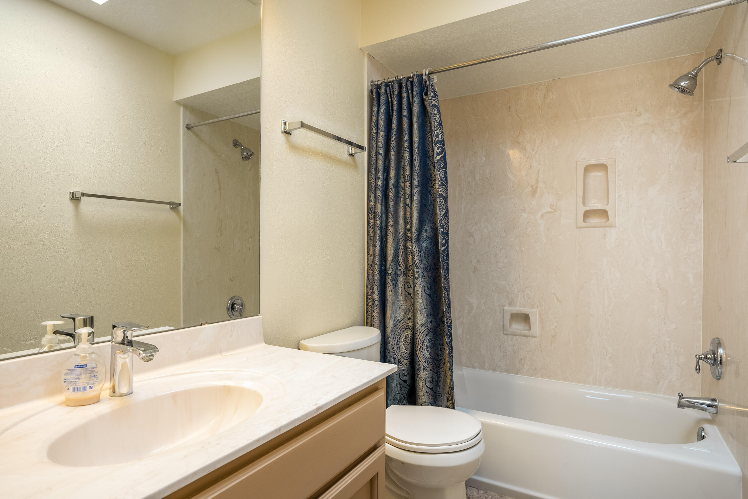 10216 OSO REDONDO NE