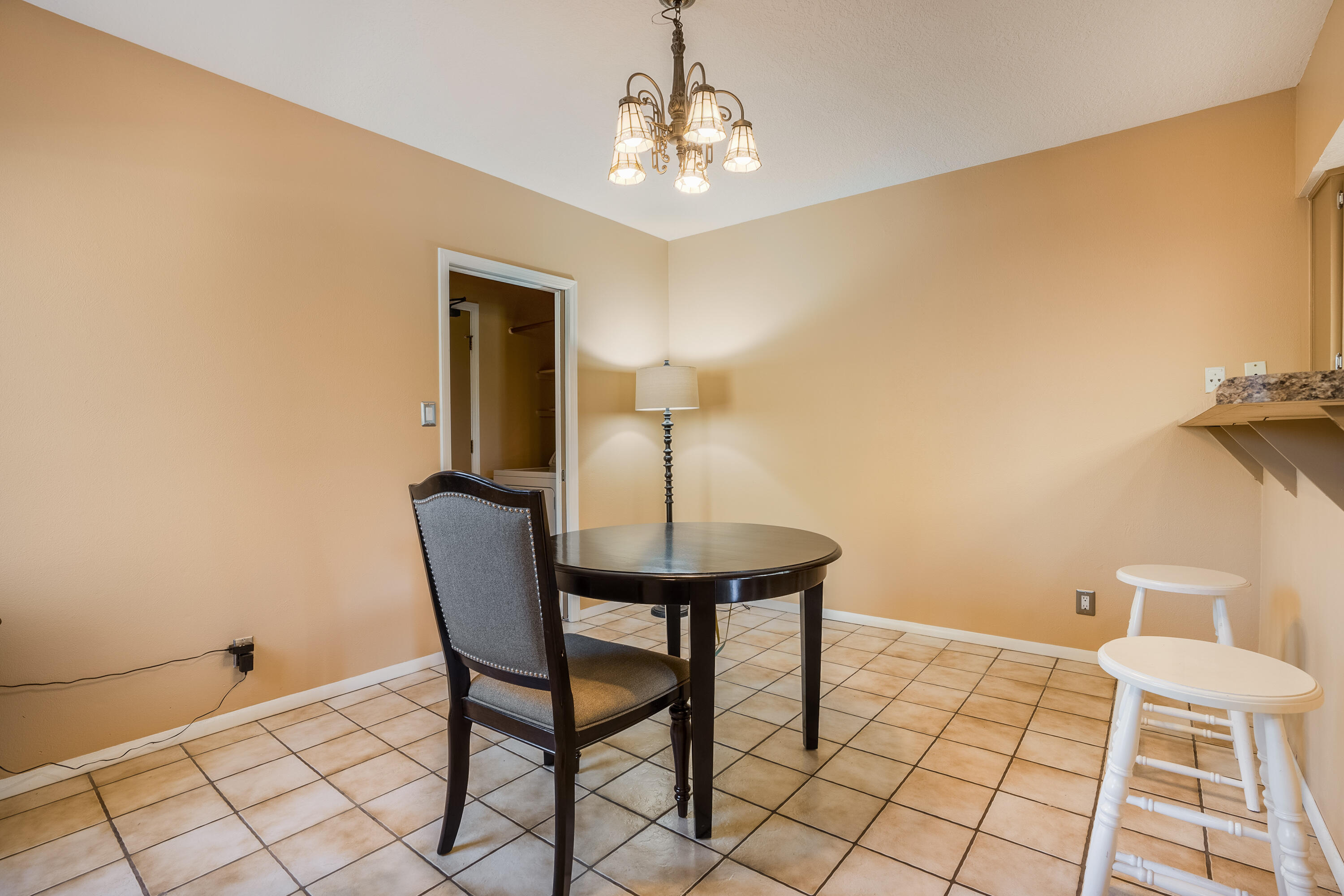 10216 OSO REDONDO NE