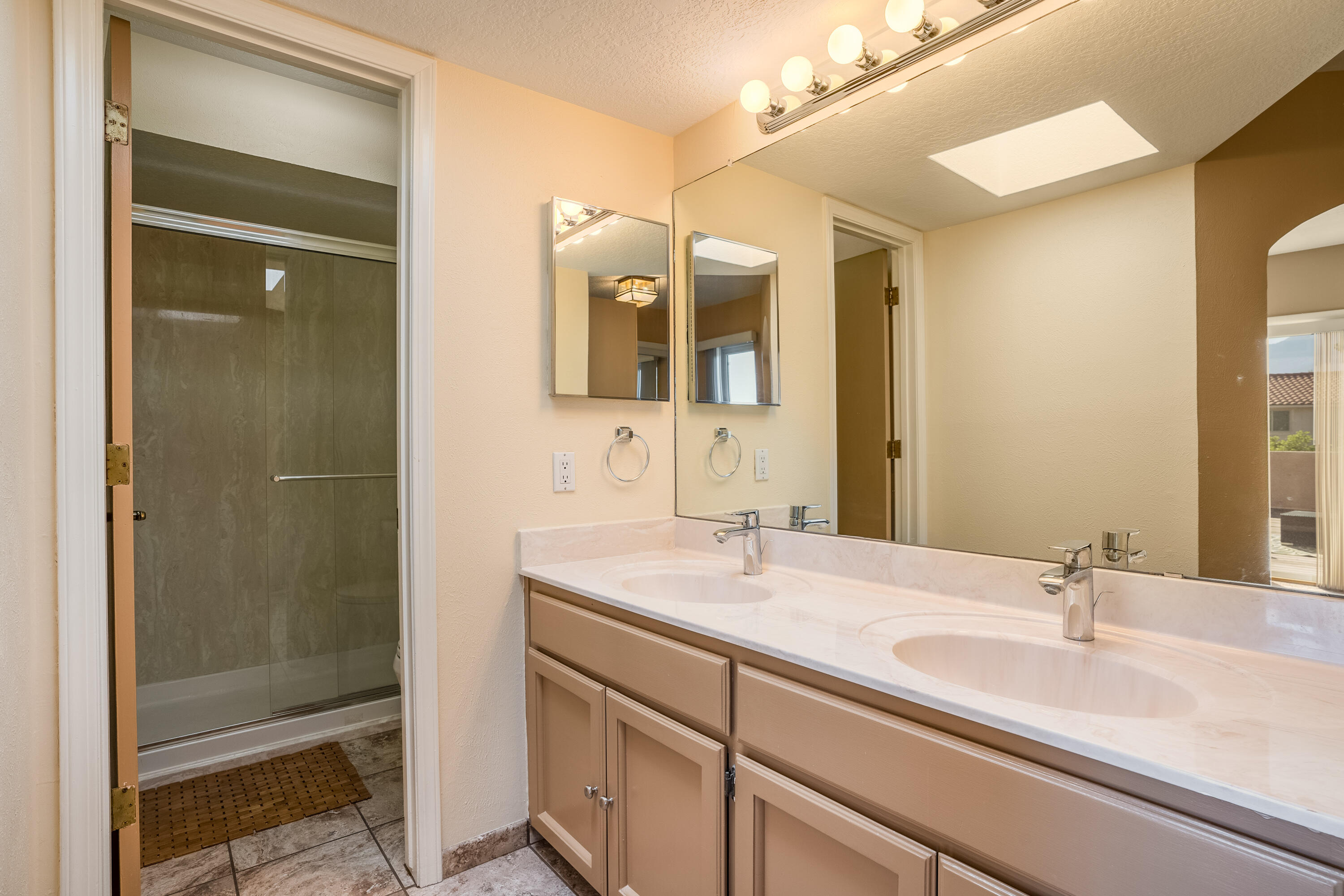 10216 OSO REDONDO NE