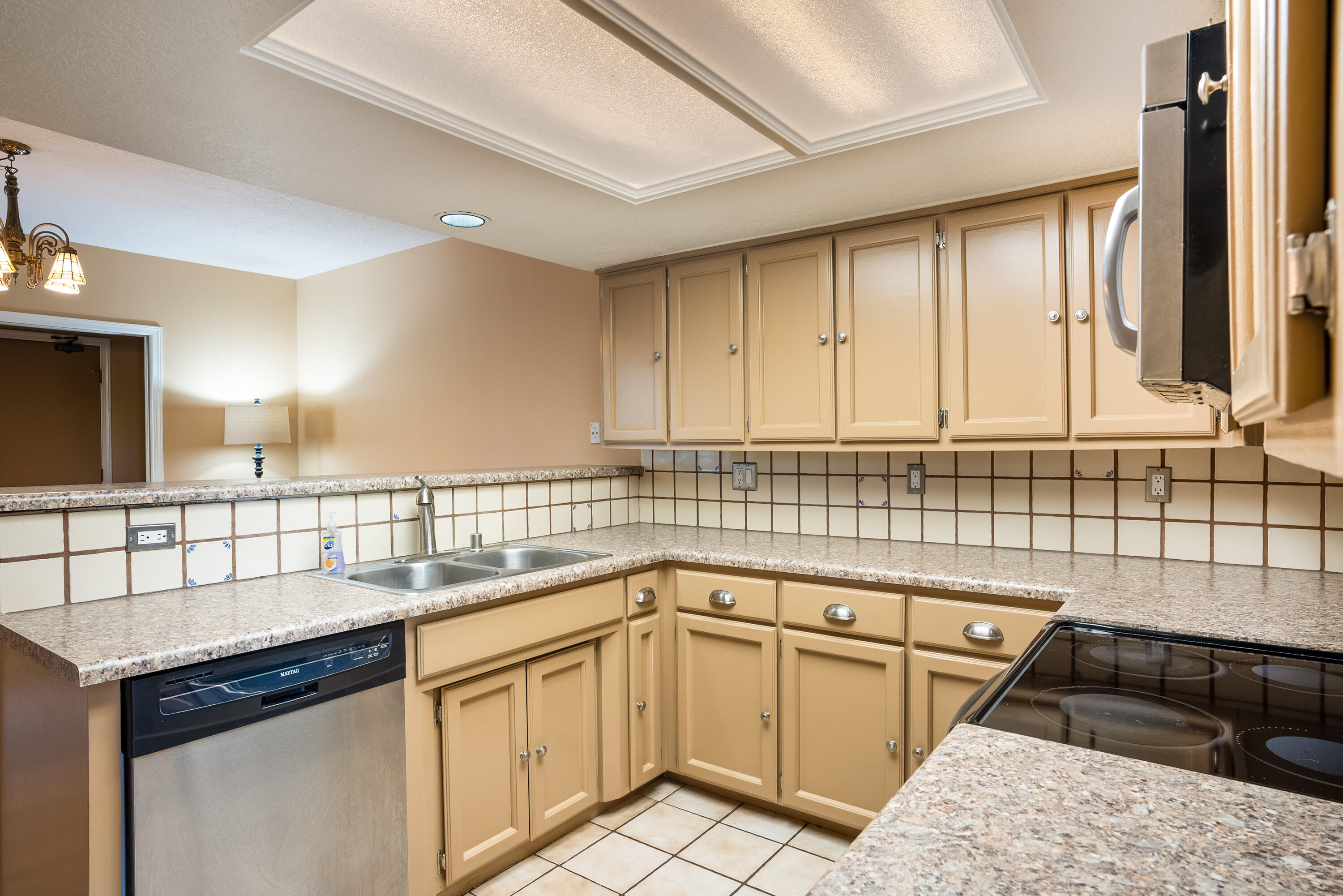 10216 OSO REDONDO NE