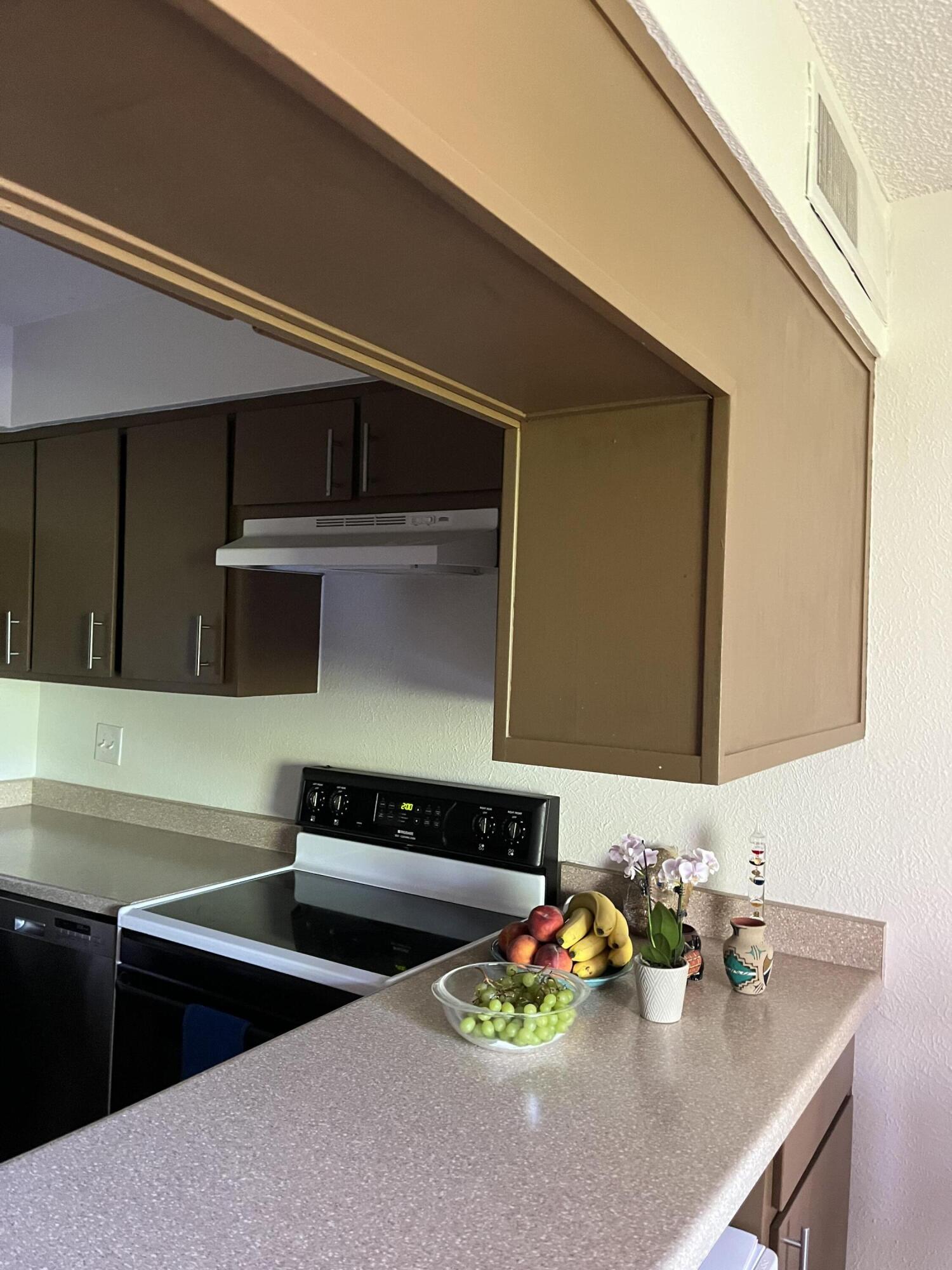 4713 COUNTRY CLUB Lane NW Unit: D4
