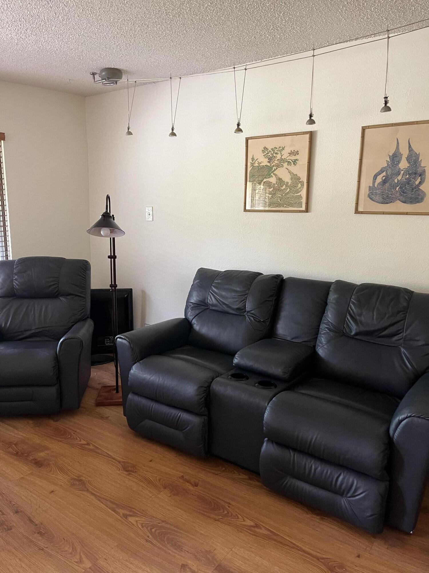 4713 COUNTRY CLUB Lane NW Unit: D4