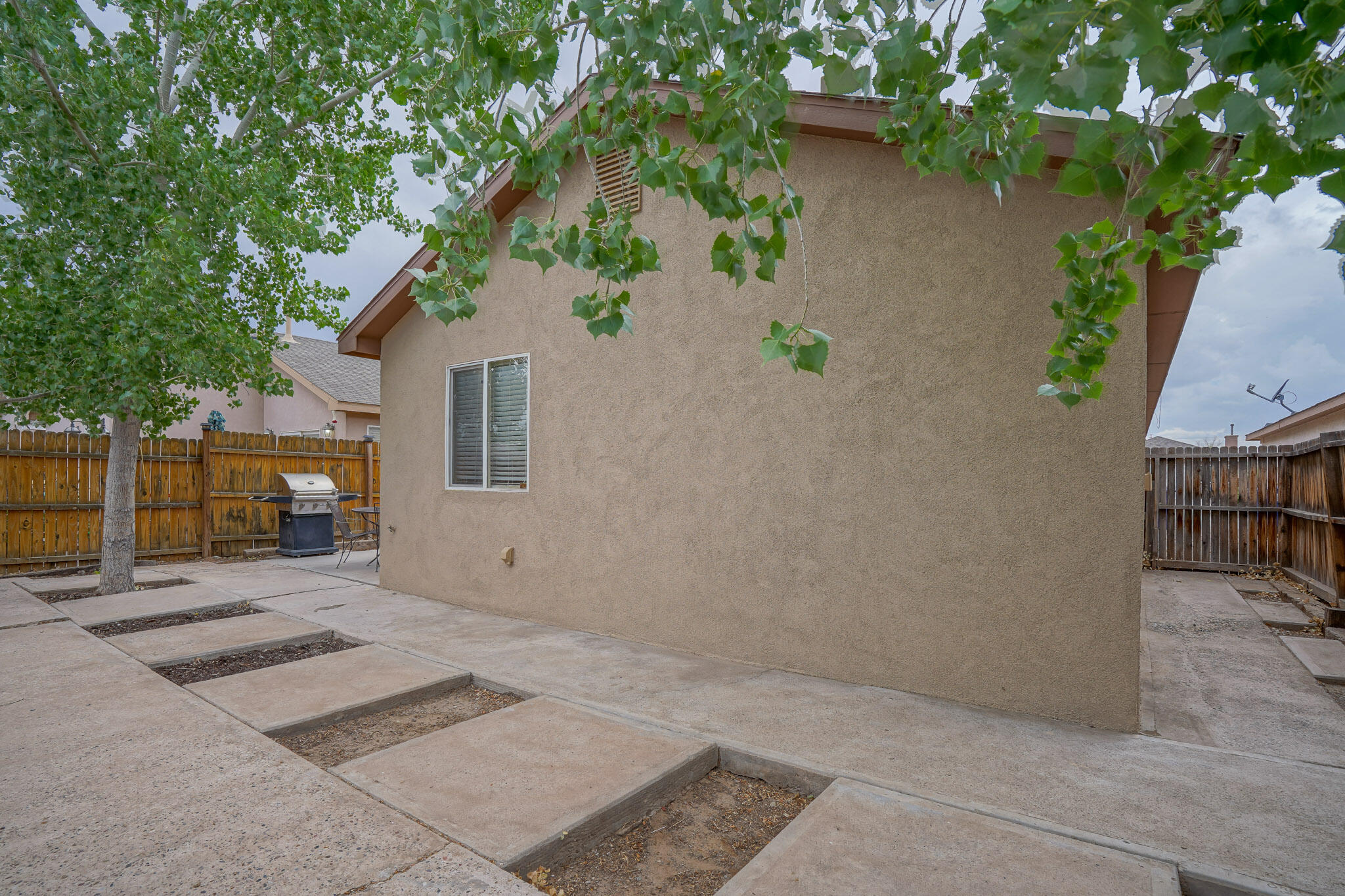 212 CALLE DEL REY SW