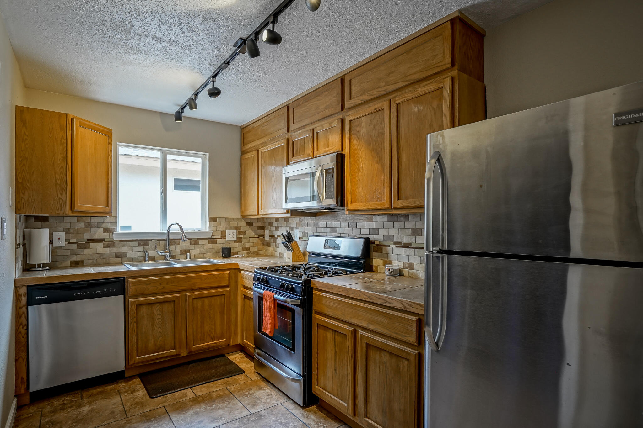 212 CALLE DEL REY SW