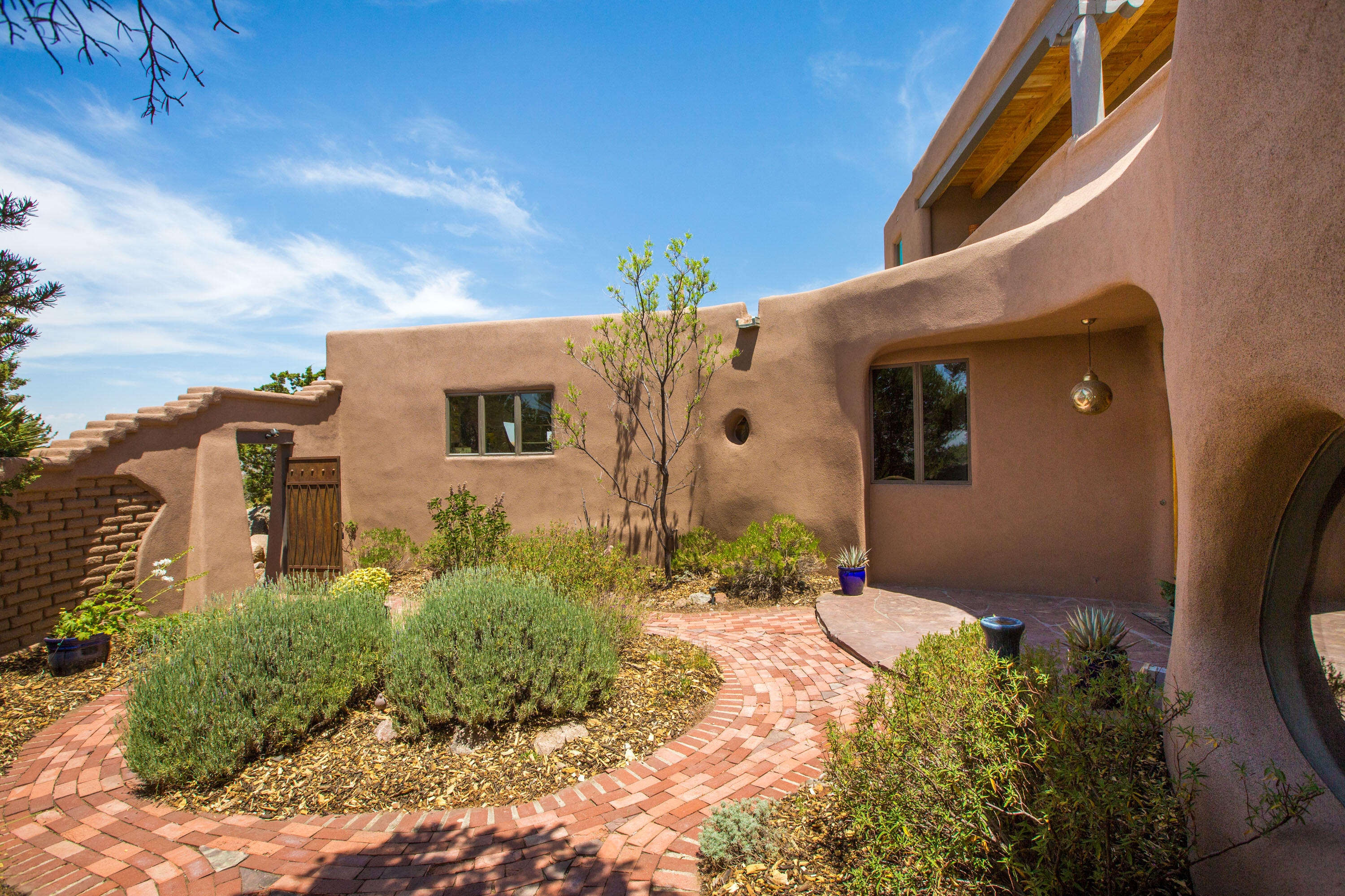 1035 Red Oaks Loop NE