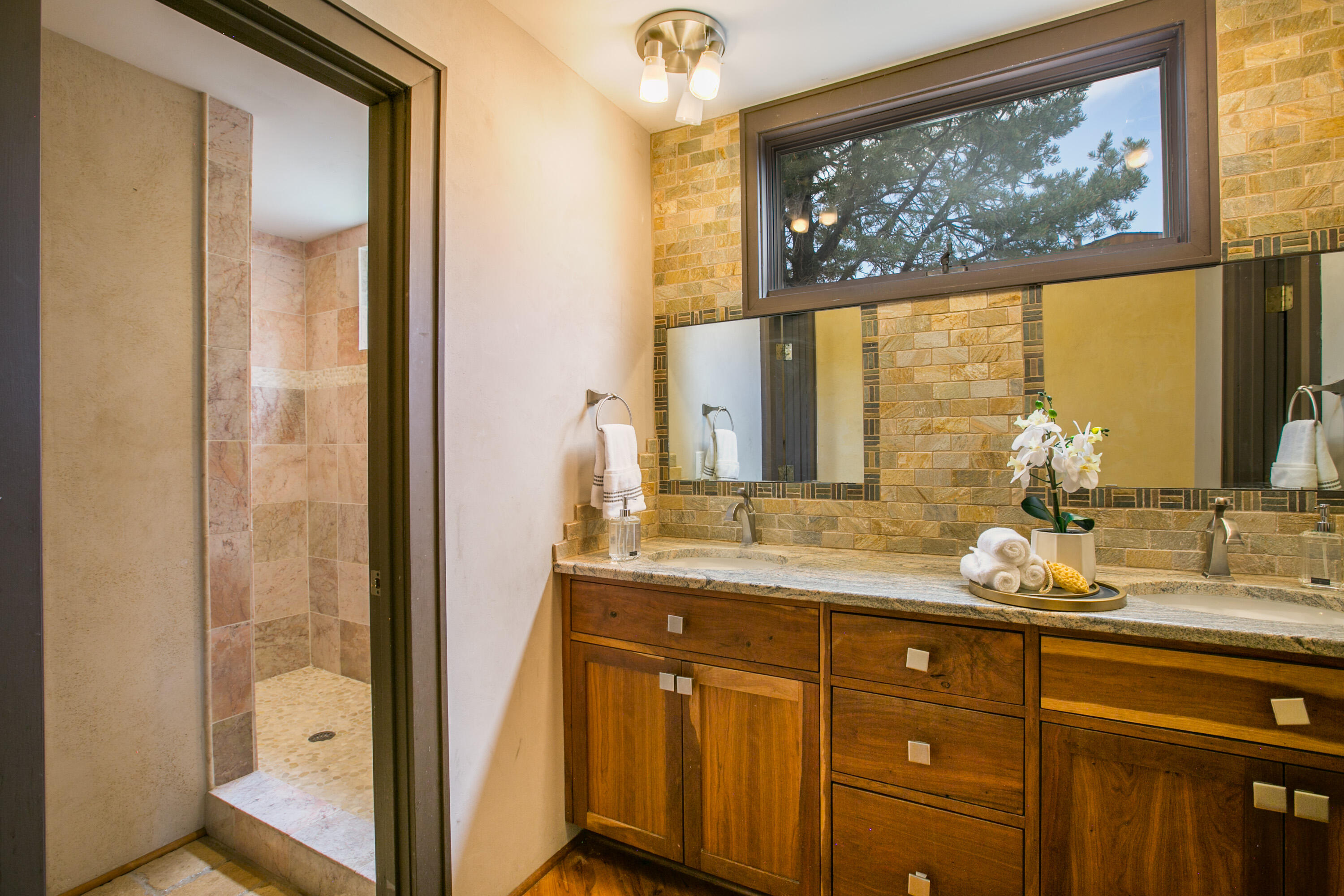 1035 Red Oaks Loop NE