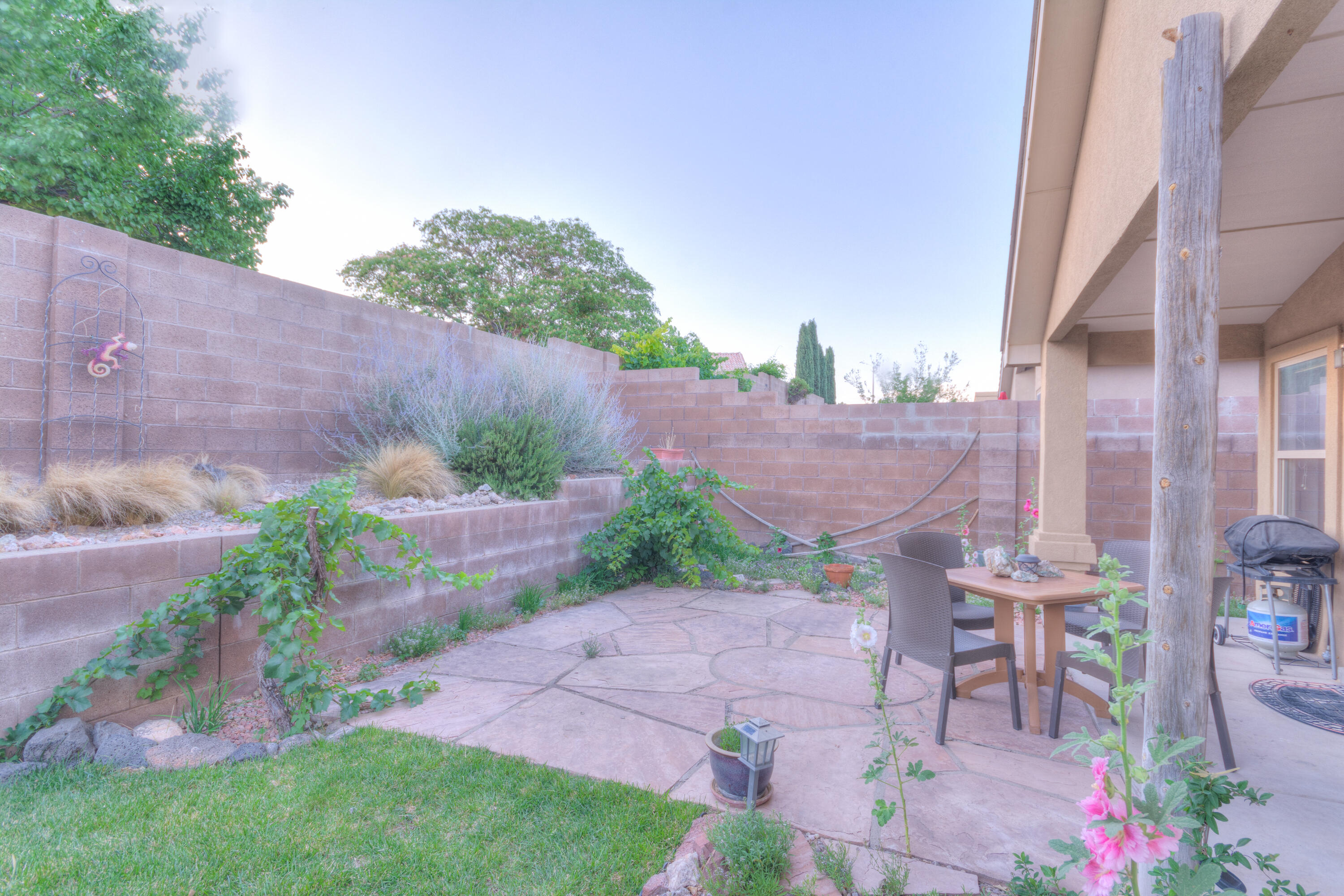 9335 Drolet Drive NW