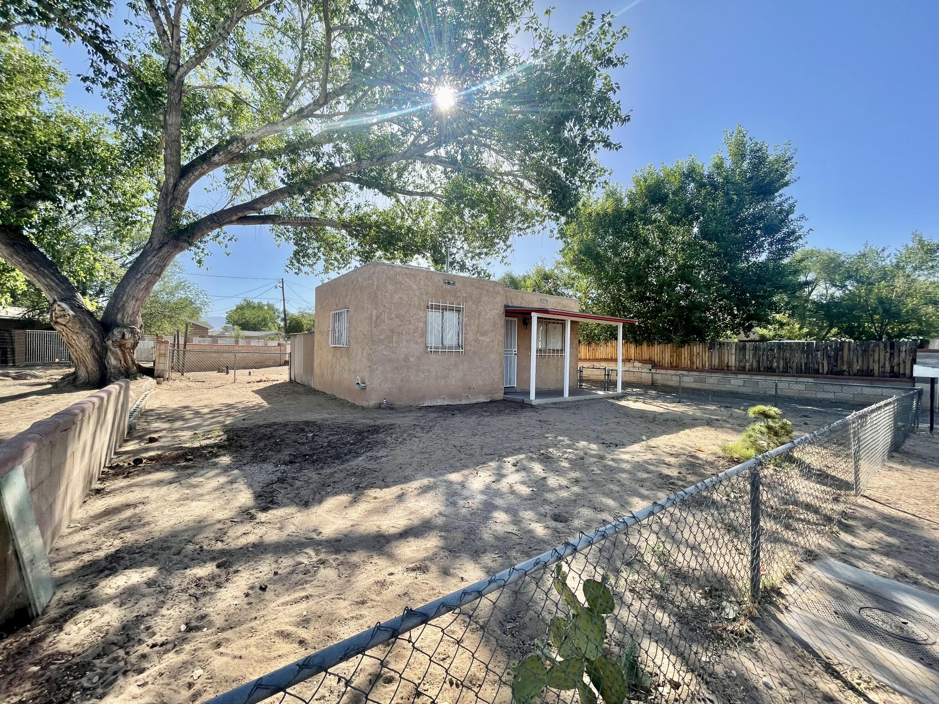 1873 SADORA Road SW