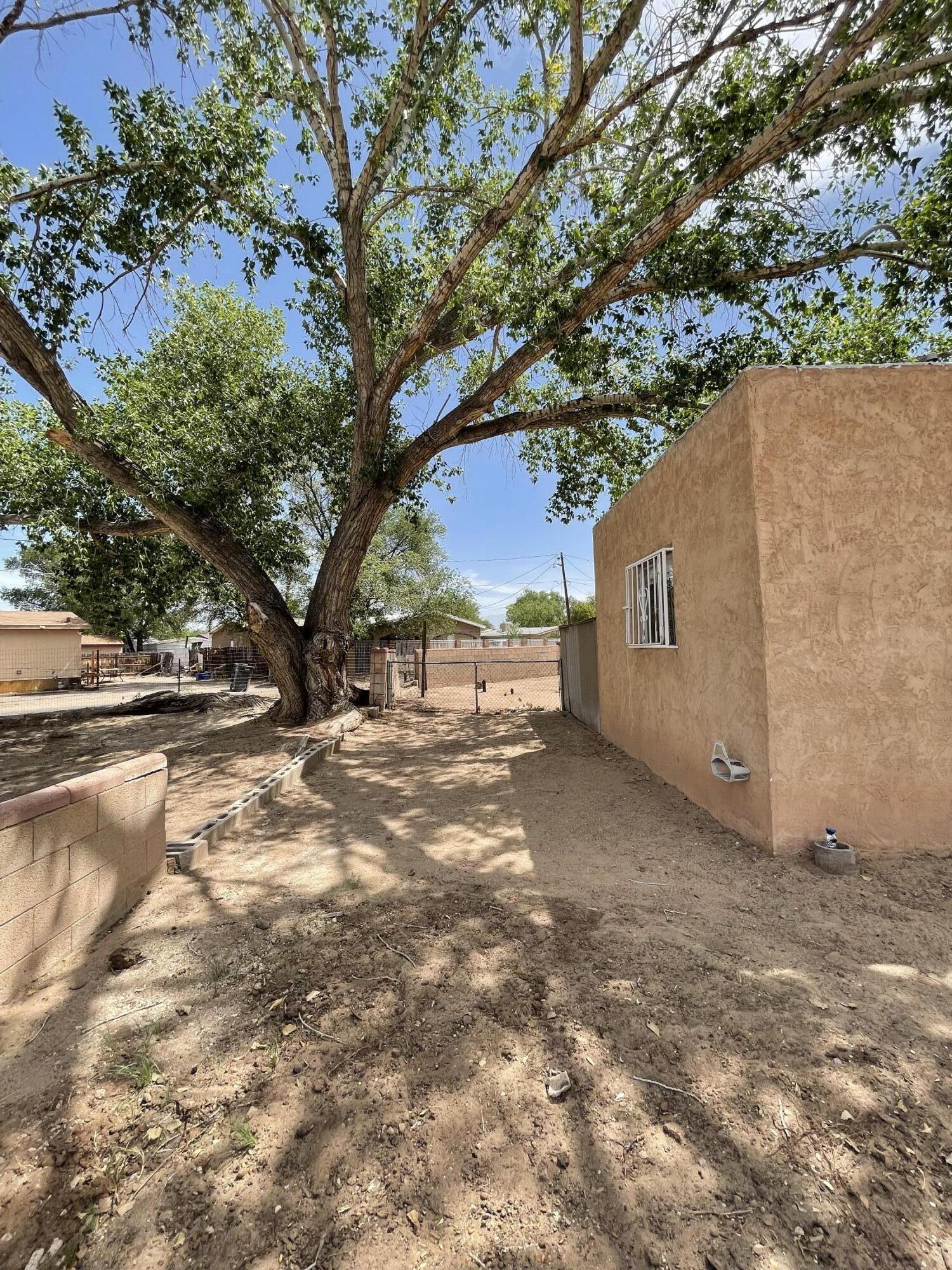 1873 SADORA Road SW