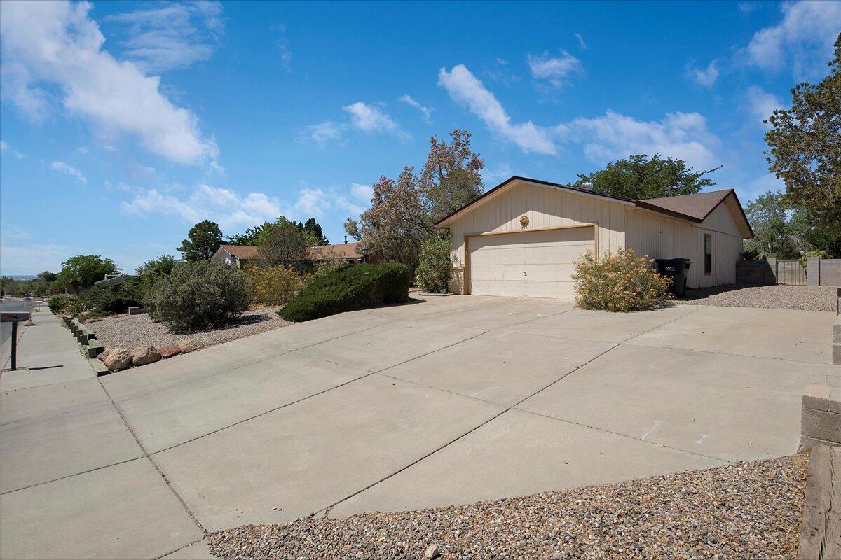 775 WESTERN HILLS Drive SE