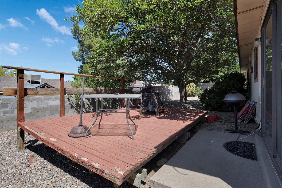775 WESTERN HILLS Drive SE