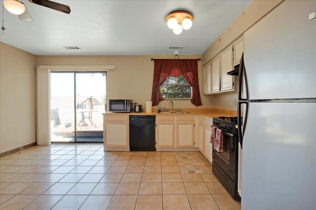 775 WESTERN HILLS Drive SE