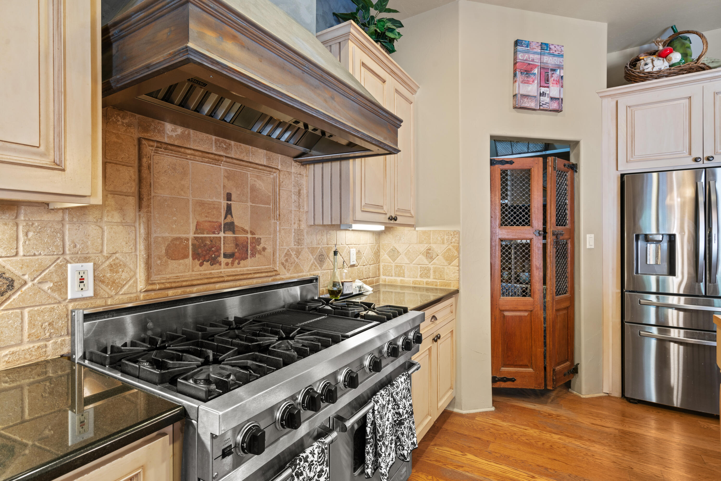 9005 N 4TH Street NW
