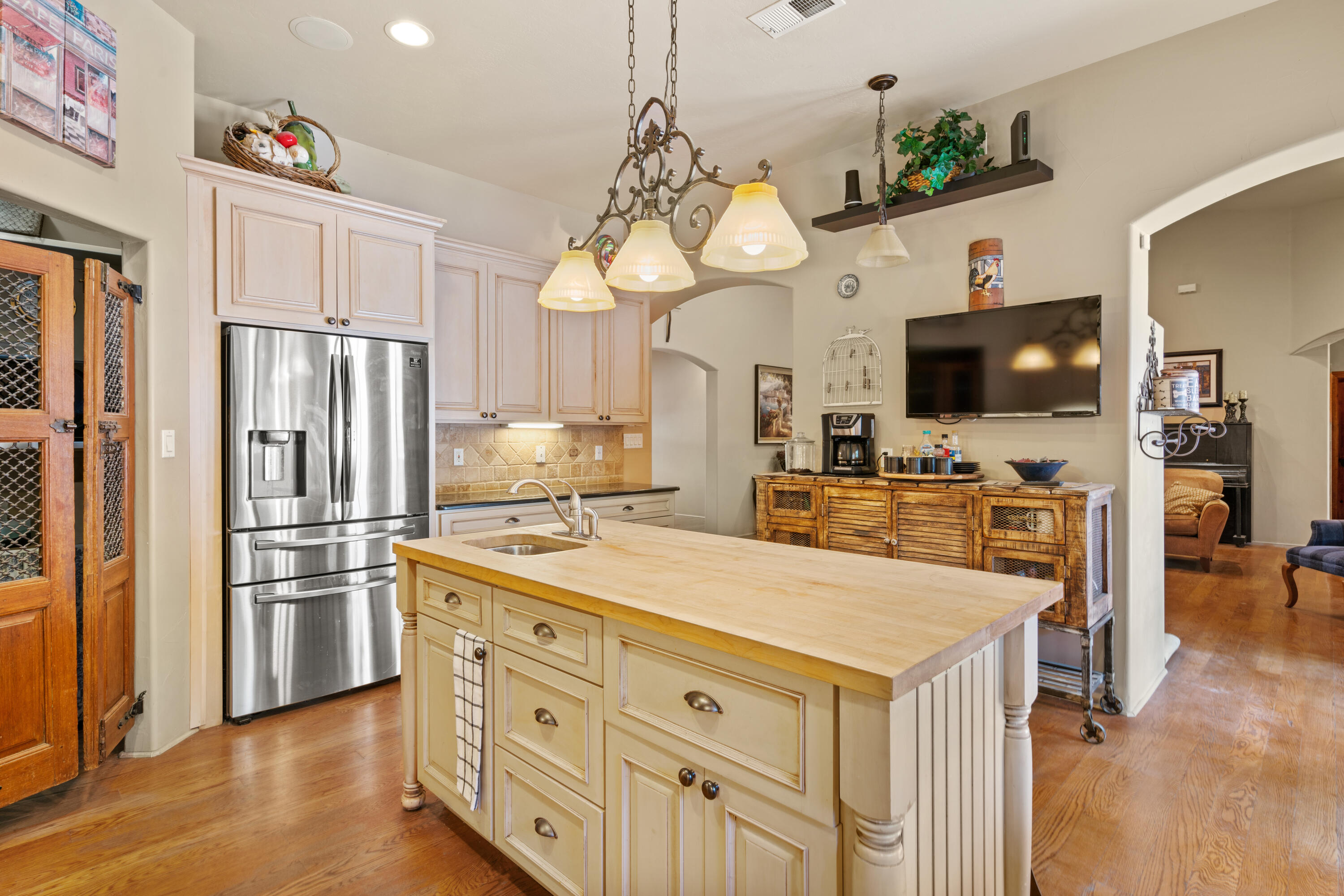 9005 N 4TH Street NW