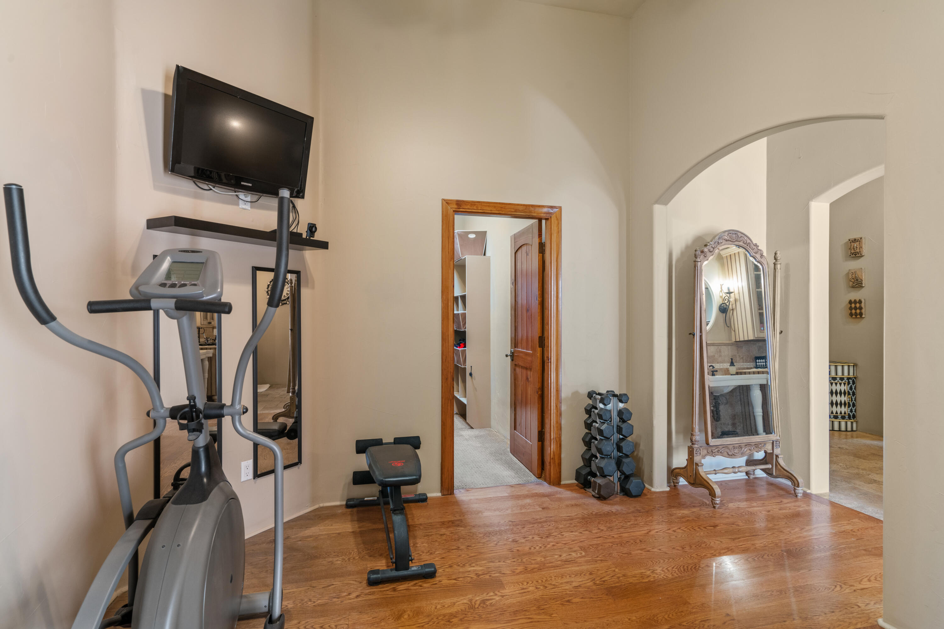9005 N 4TH Street NW