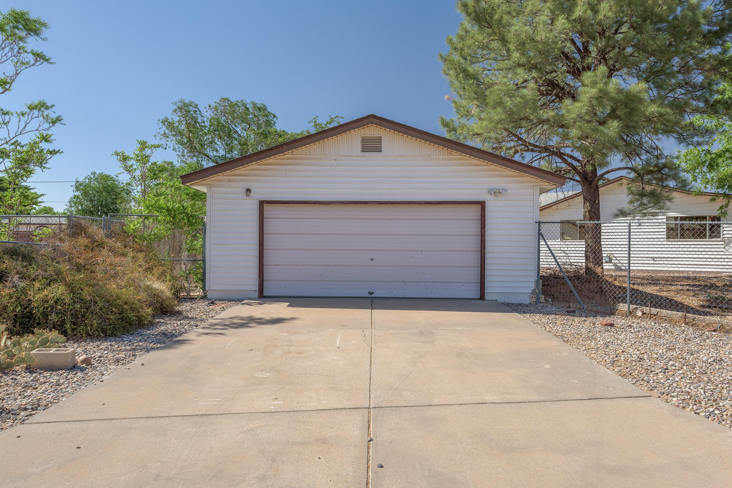 1105 ROBIN Road SE