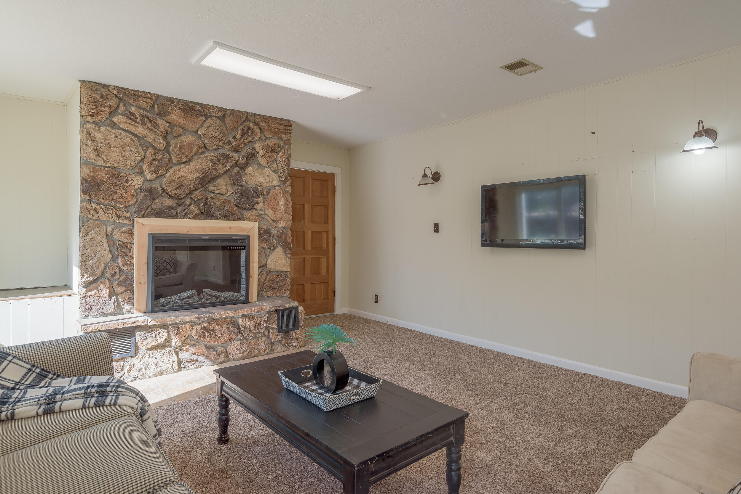 1105 ROBIN Road SE
