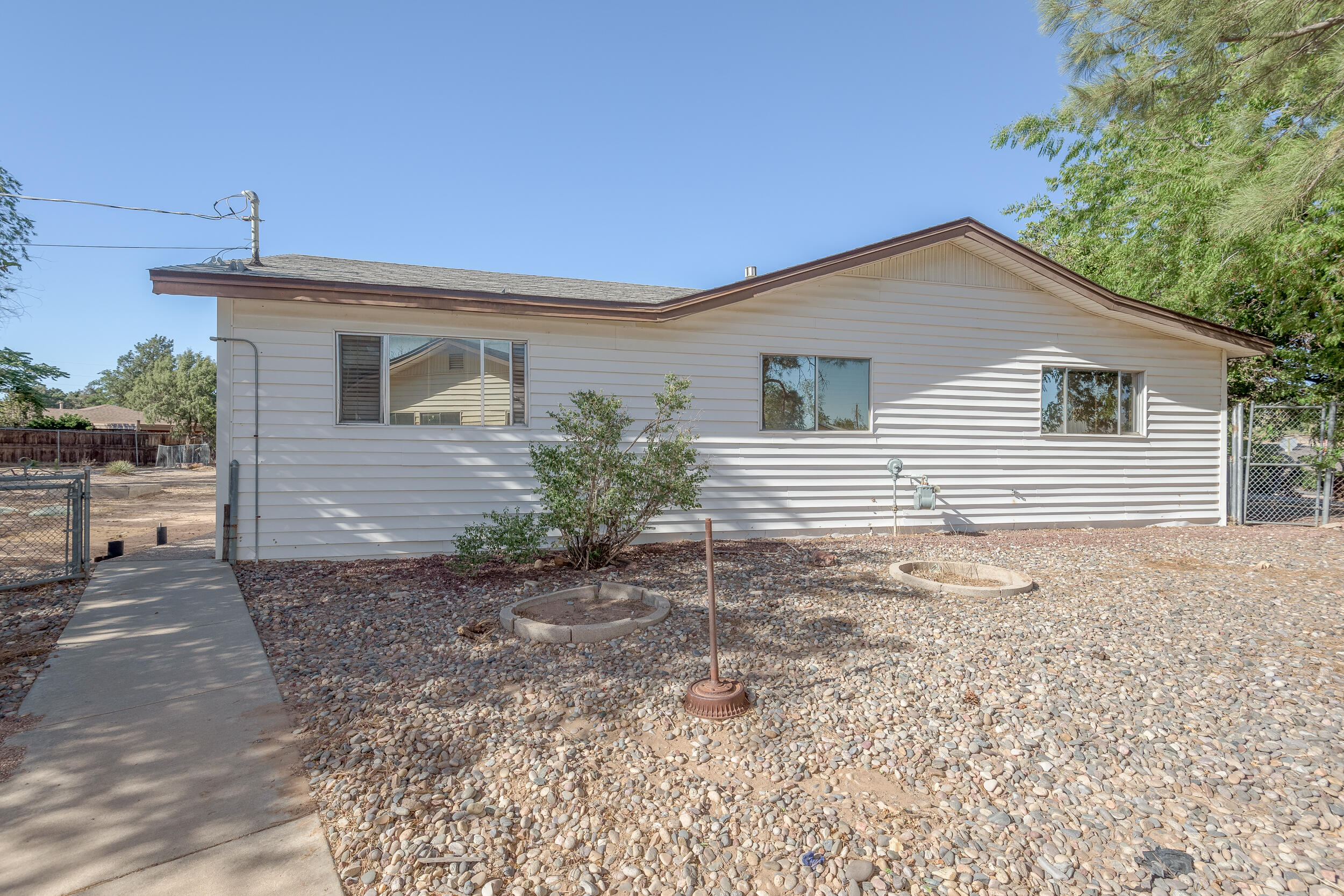 1105 ROBIN Road SE