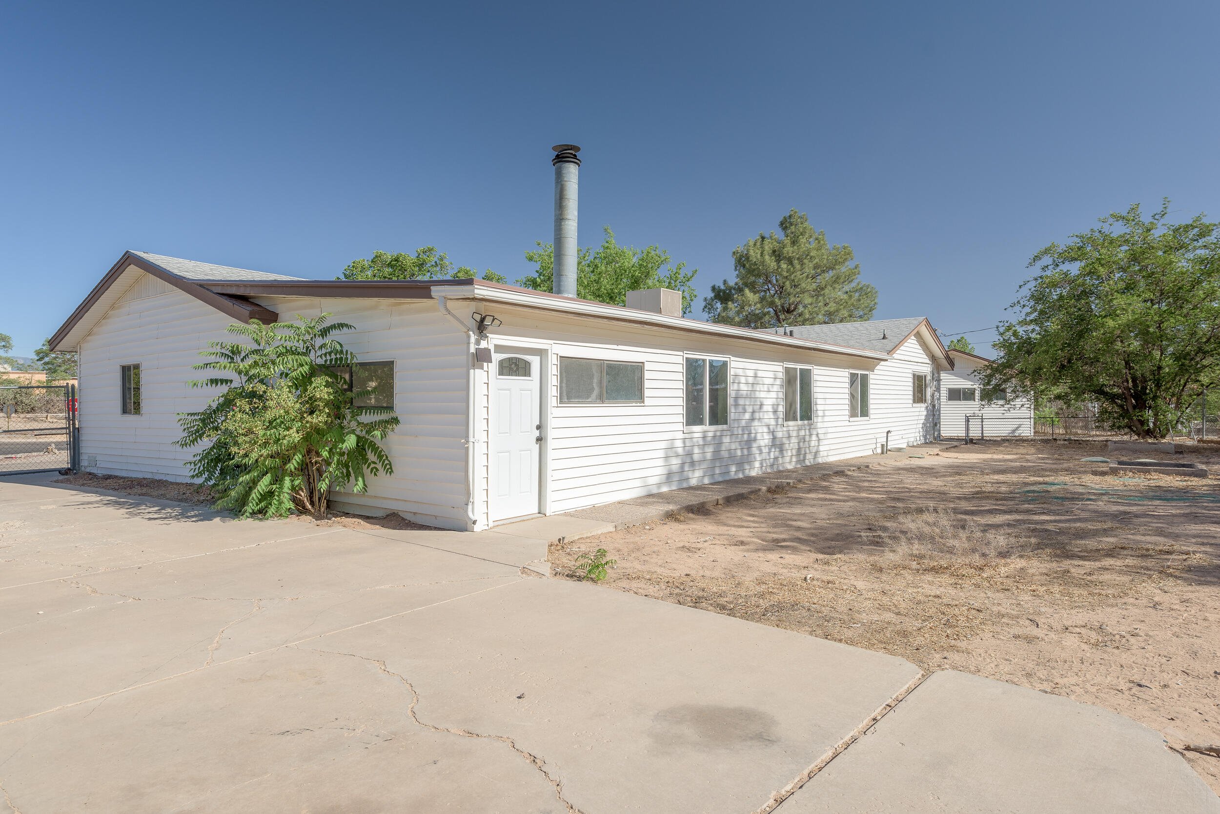 1105 ROBIN Road SE