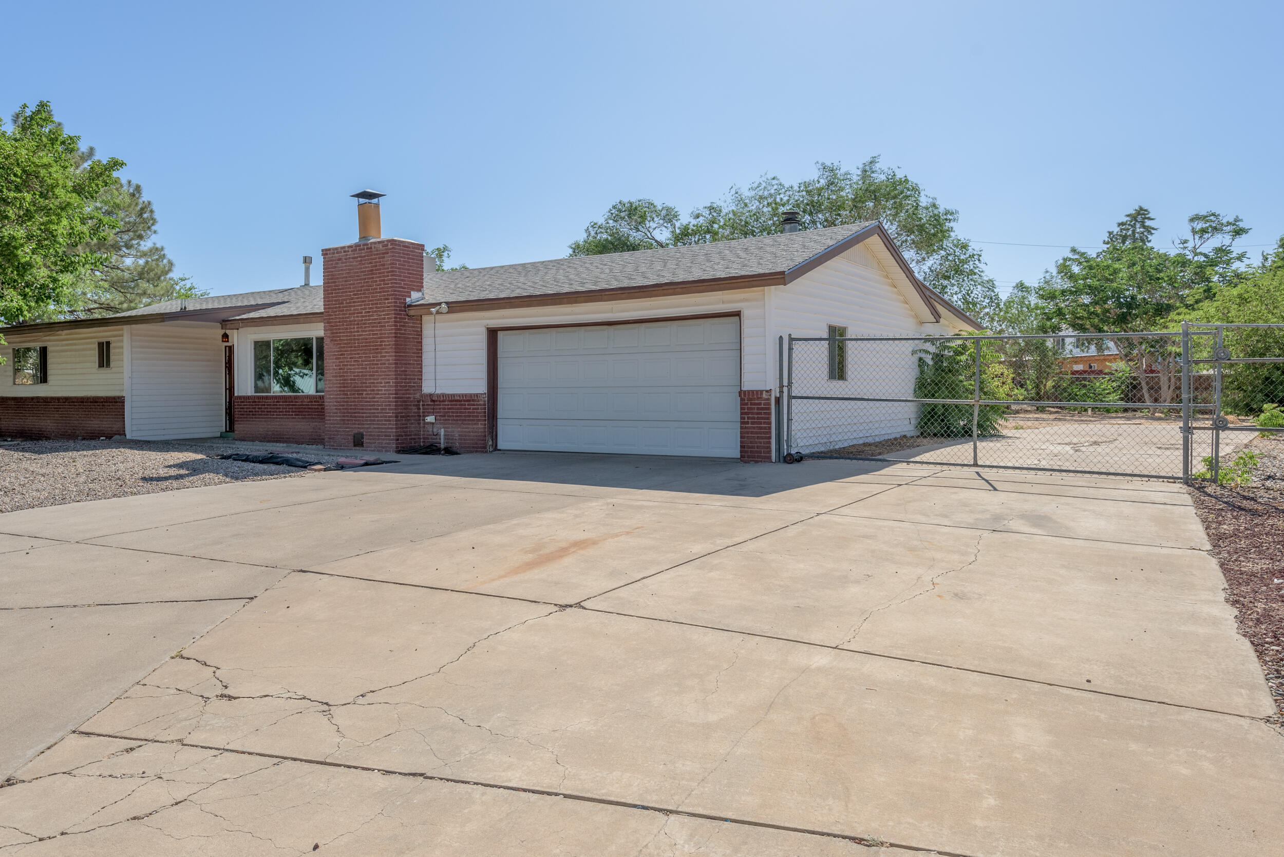 1105 ROBIN Road SE