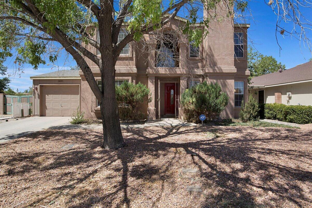 1641 LARKSPUR Drive NE