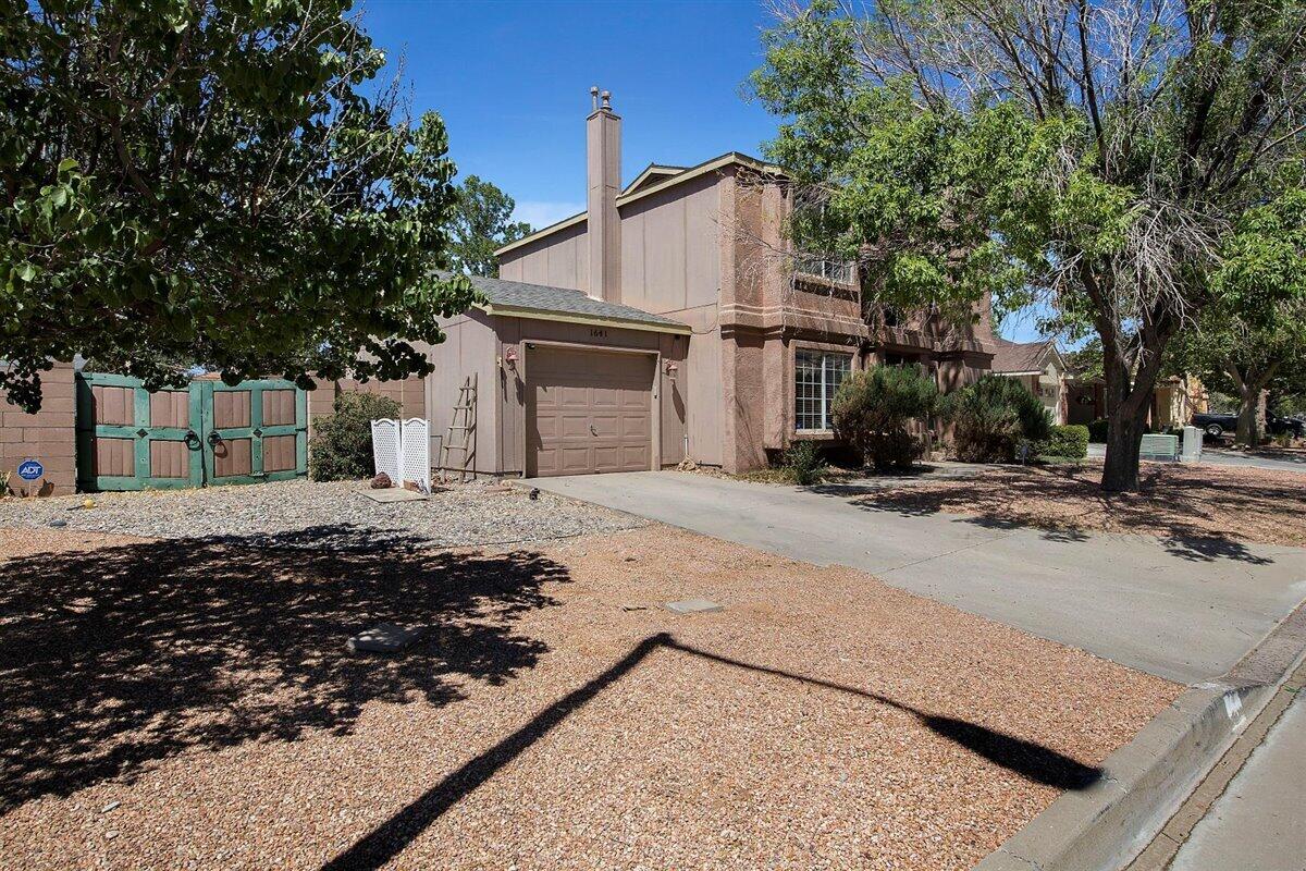 1641 LARKSPUR Drive NE