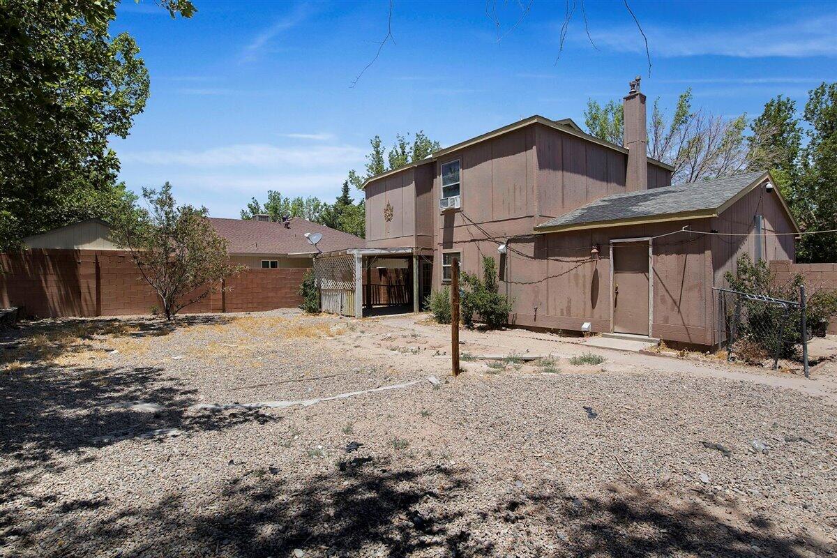 1641 LARKSPUR Drive NE