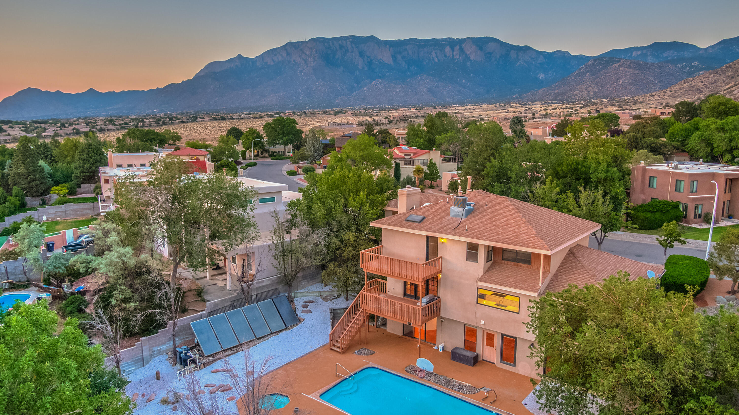 5001 CALLE DEL CIELO NE