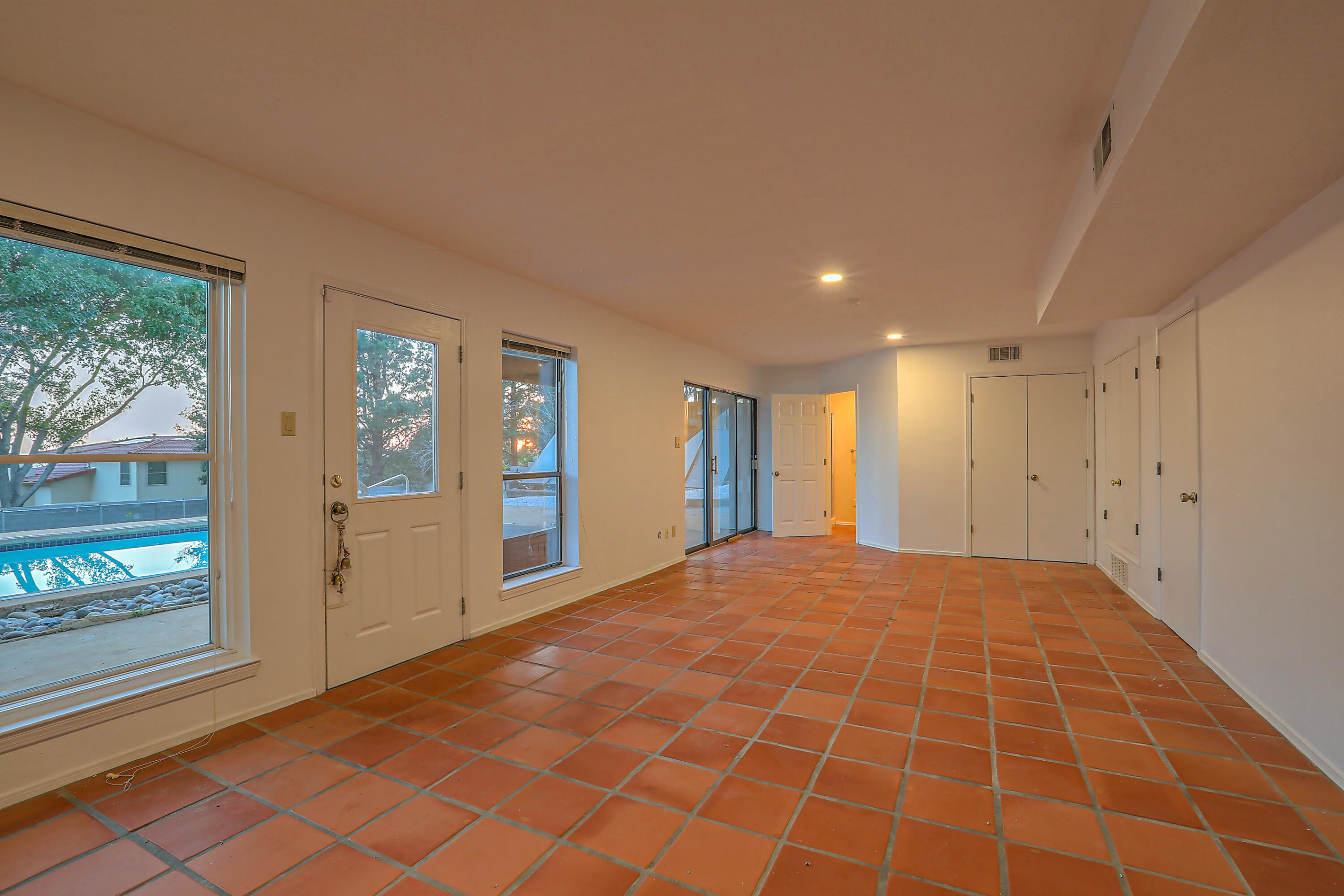5001 CALLE DEL CIELO NE