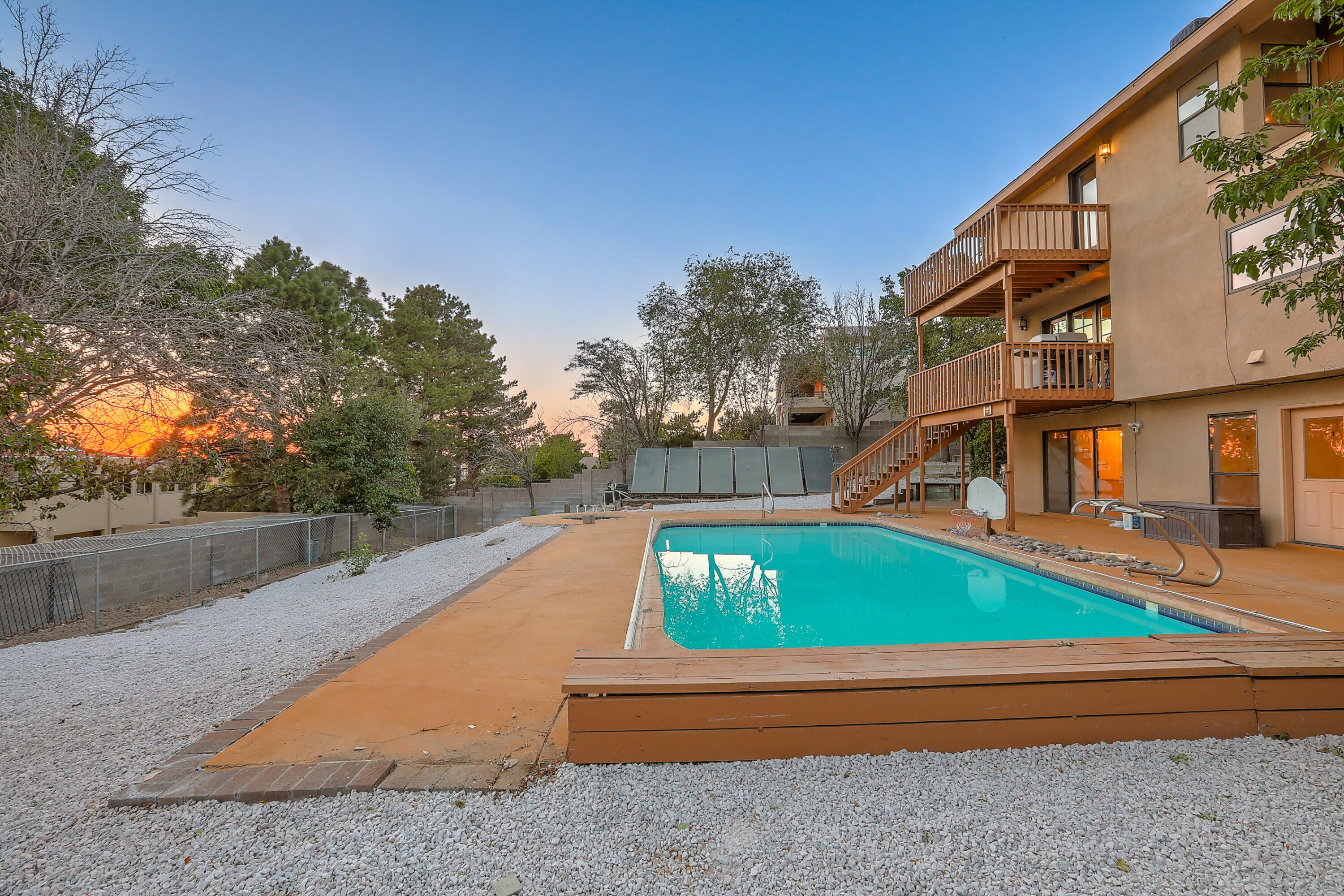 5001 CALLE DEL CIELO NE