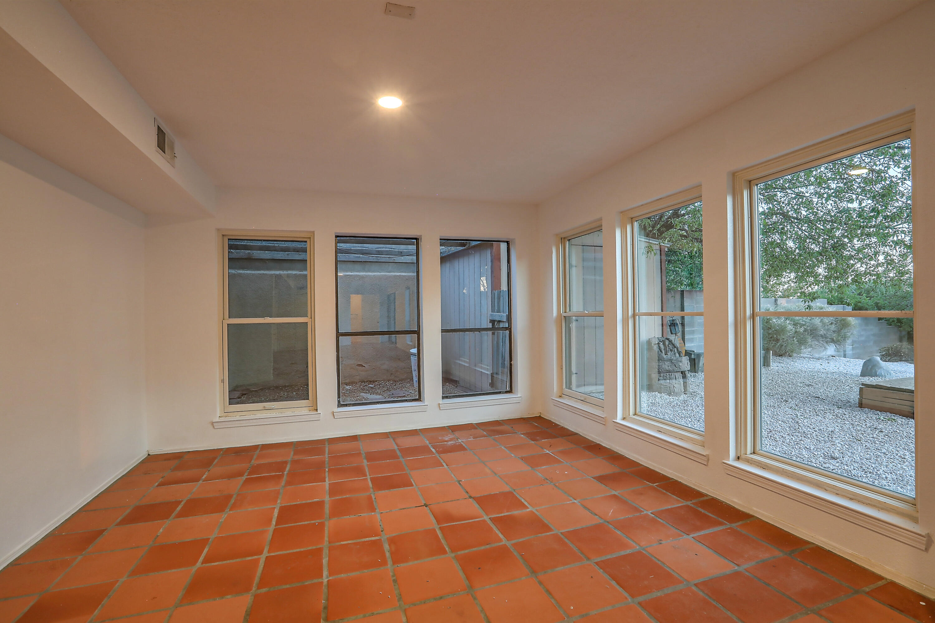 5001 CALLE DEL CIELO NE