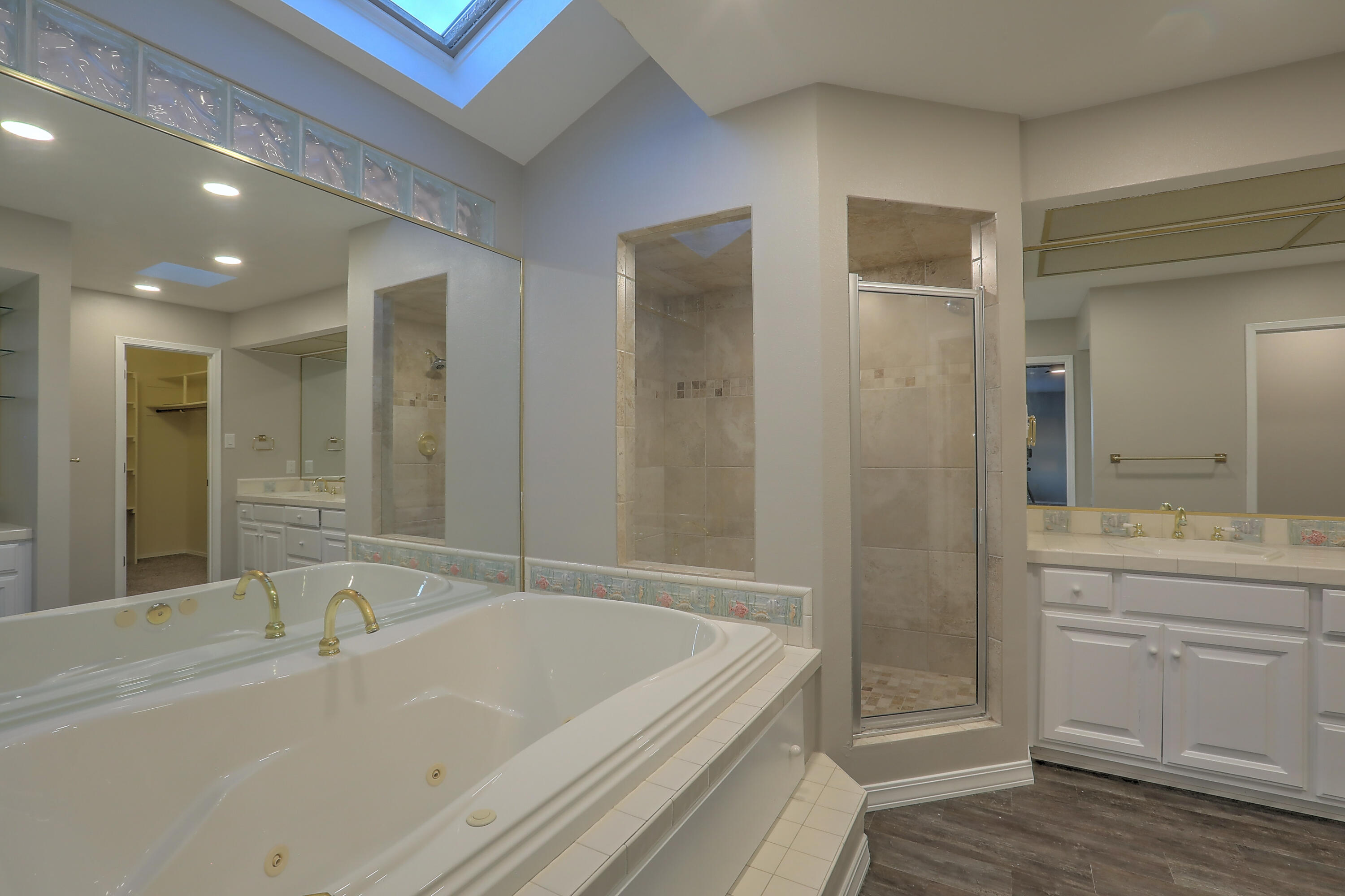 5001 CALLE DEL CIELO NE