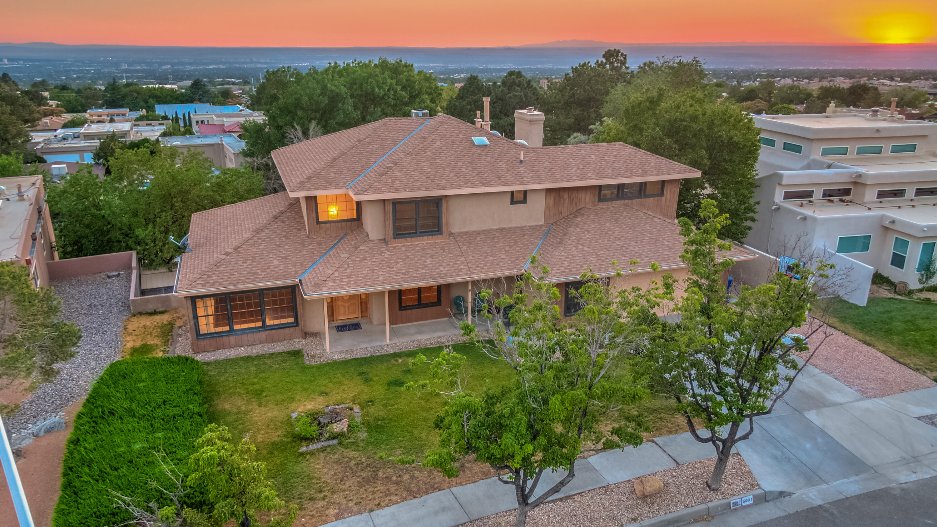 5001 CALLE DEL CIELO NE