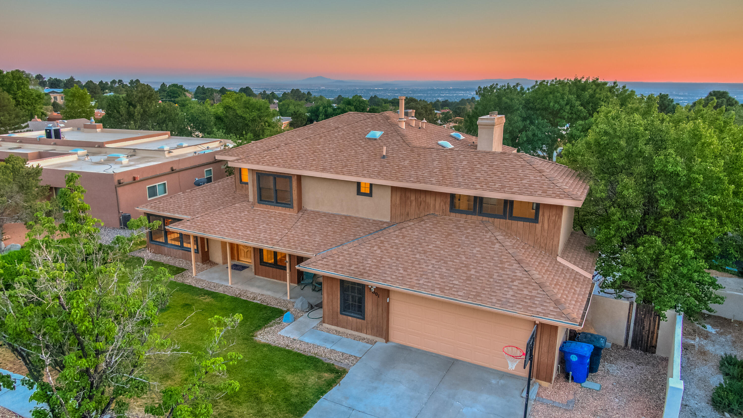 5001 CALLE DEL CIELO NE