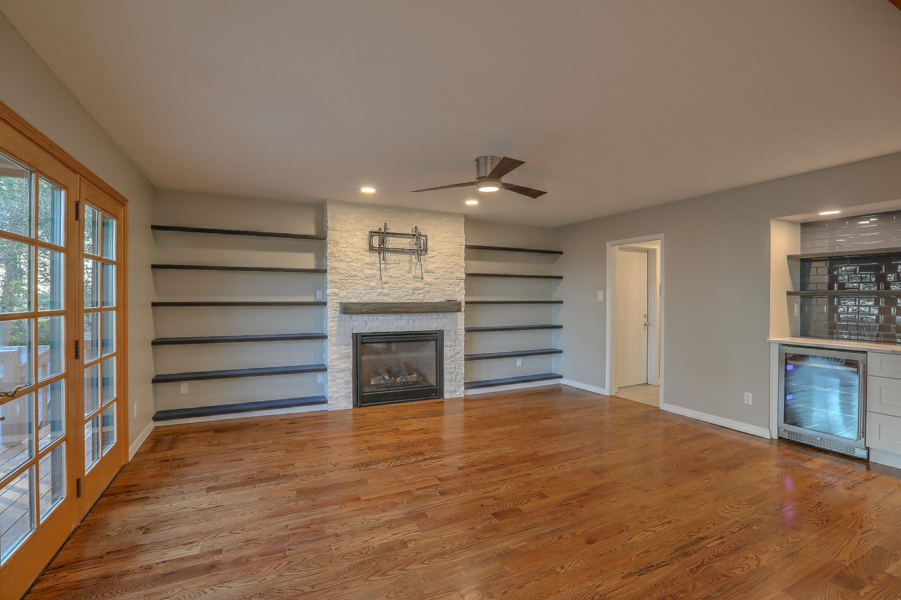 5001 CALLE DEL CIELO NE