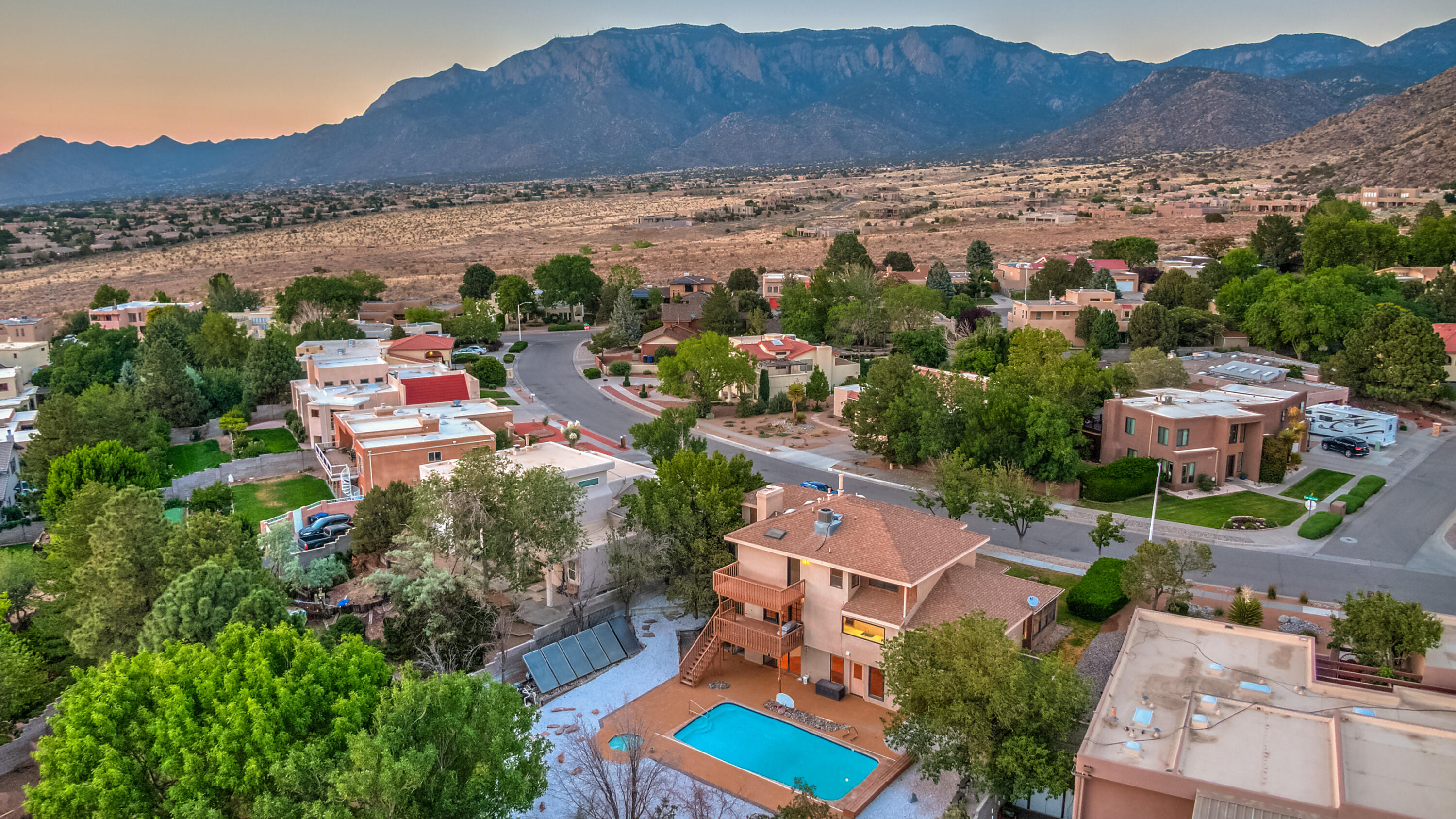 5001 CALLE DEL CIELO NE