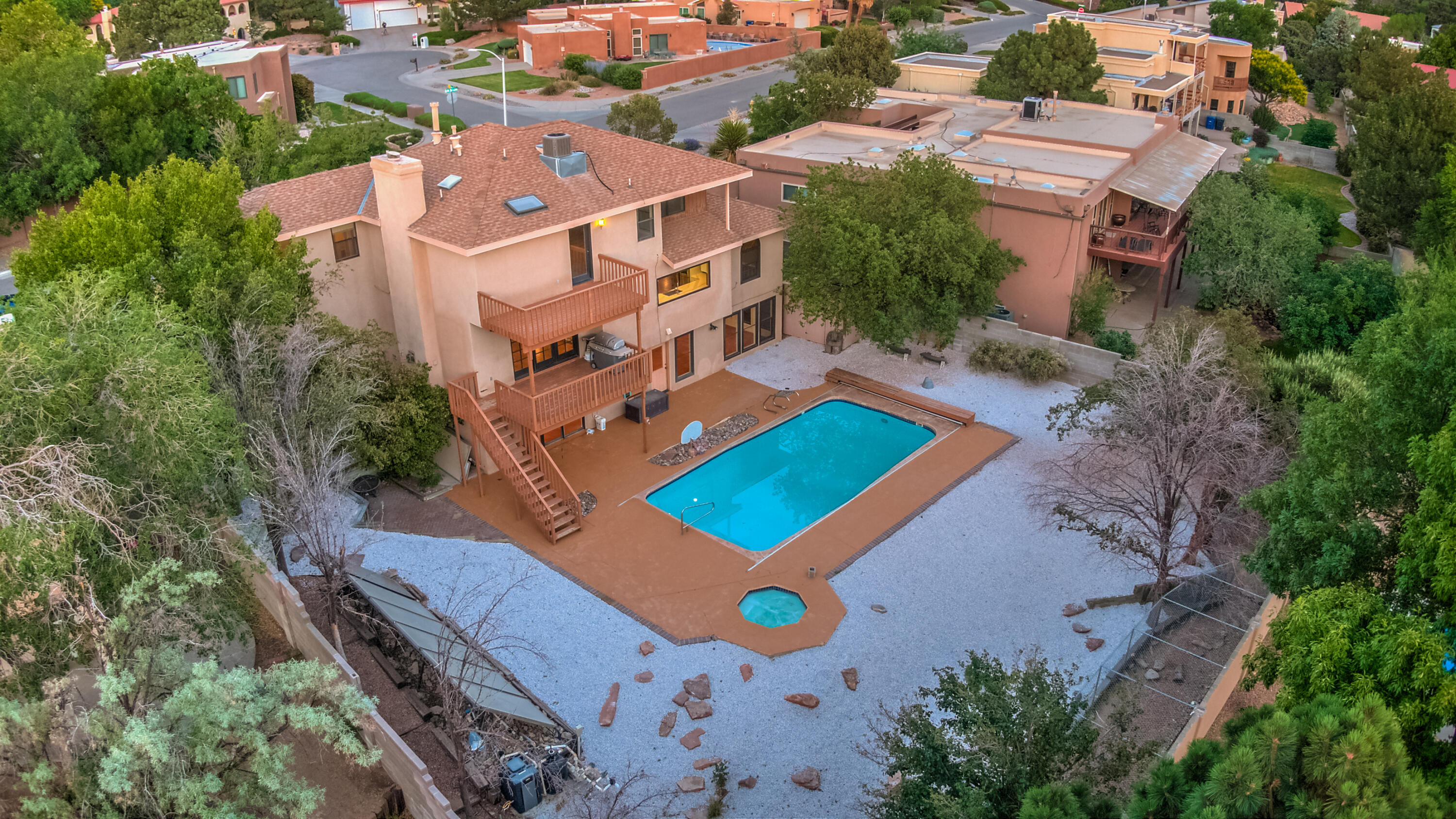 5001 CALLE DEL CIELO NE