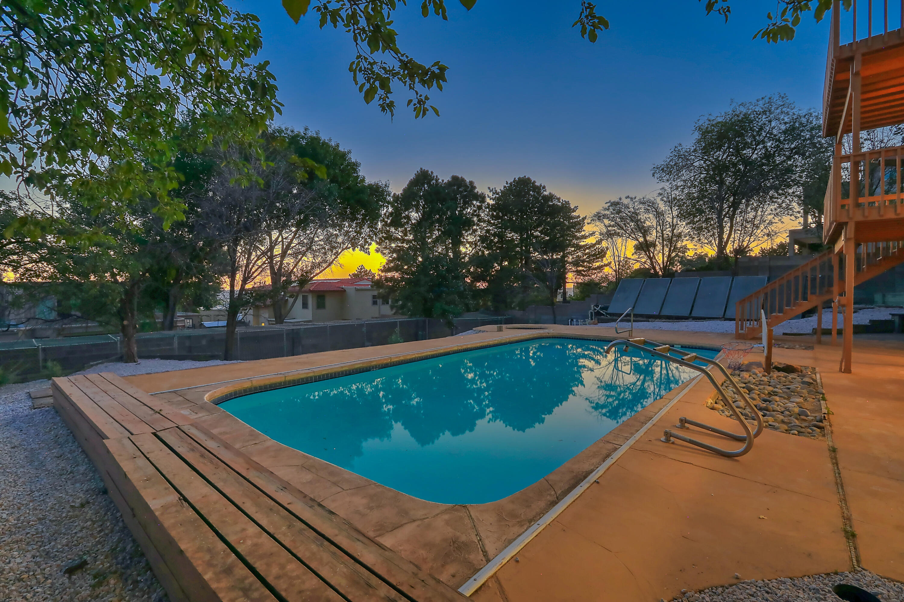 5001 CALLE DEL CIELO NE
