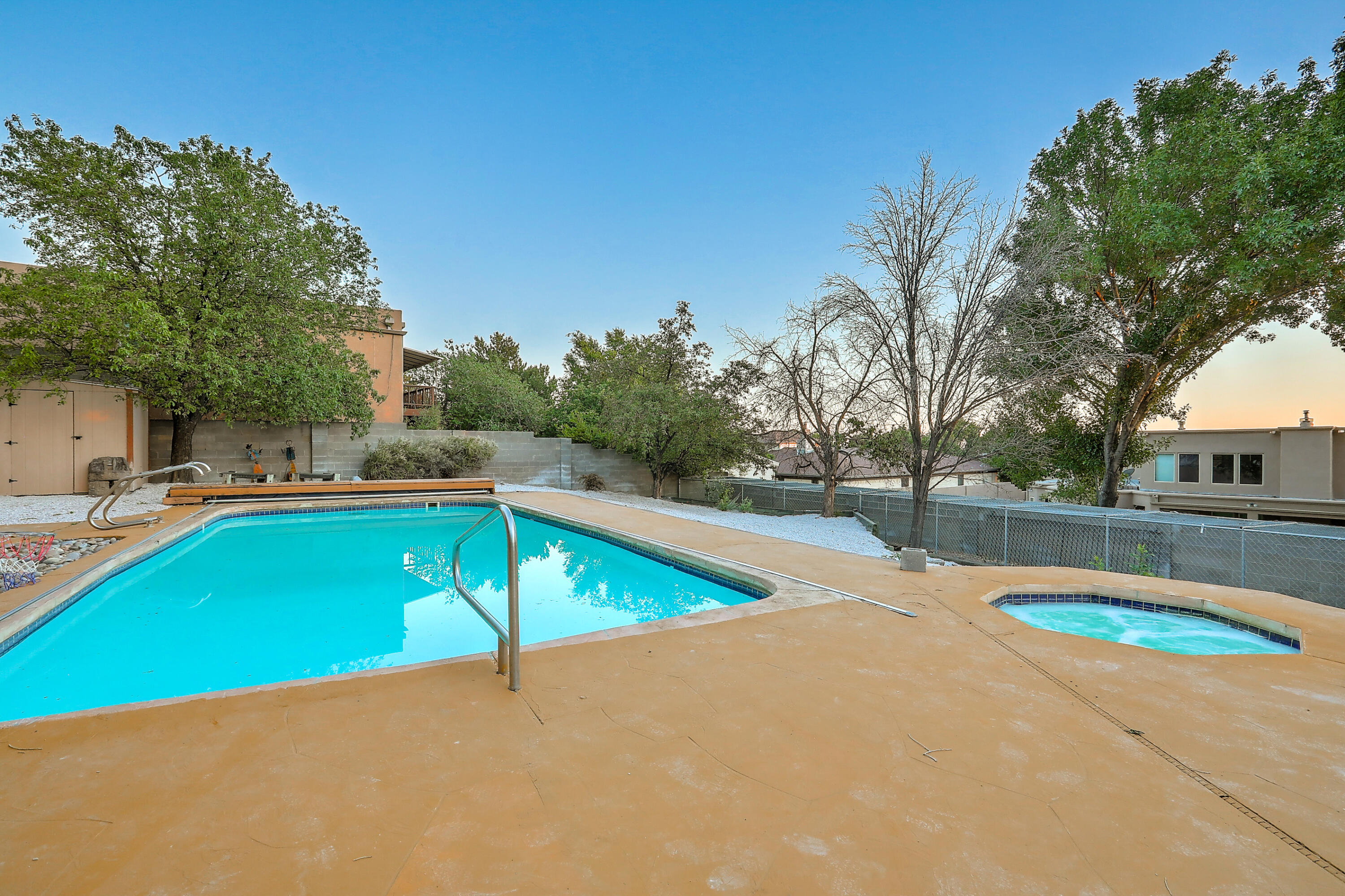 5001 CALLE DEL CIELO NE