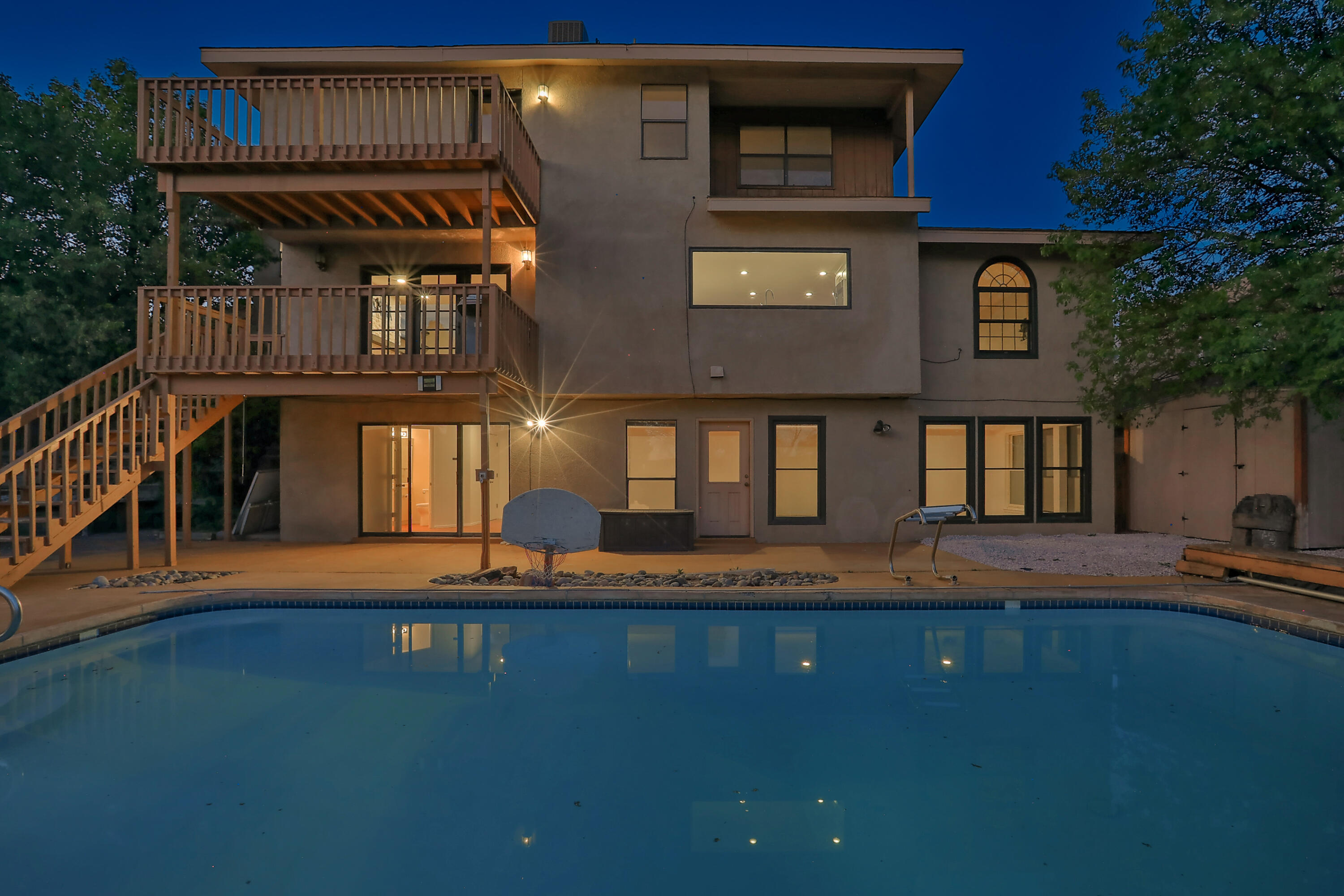 5001 CALLE DEL CIELO NE