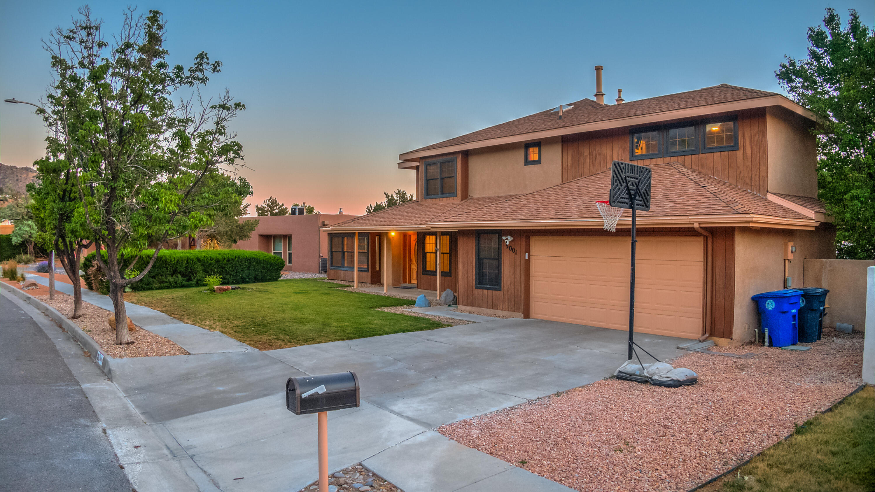 5001 CALLE DEL CIELO NE