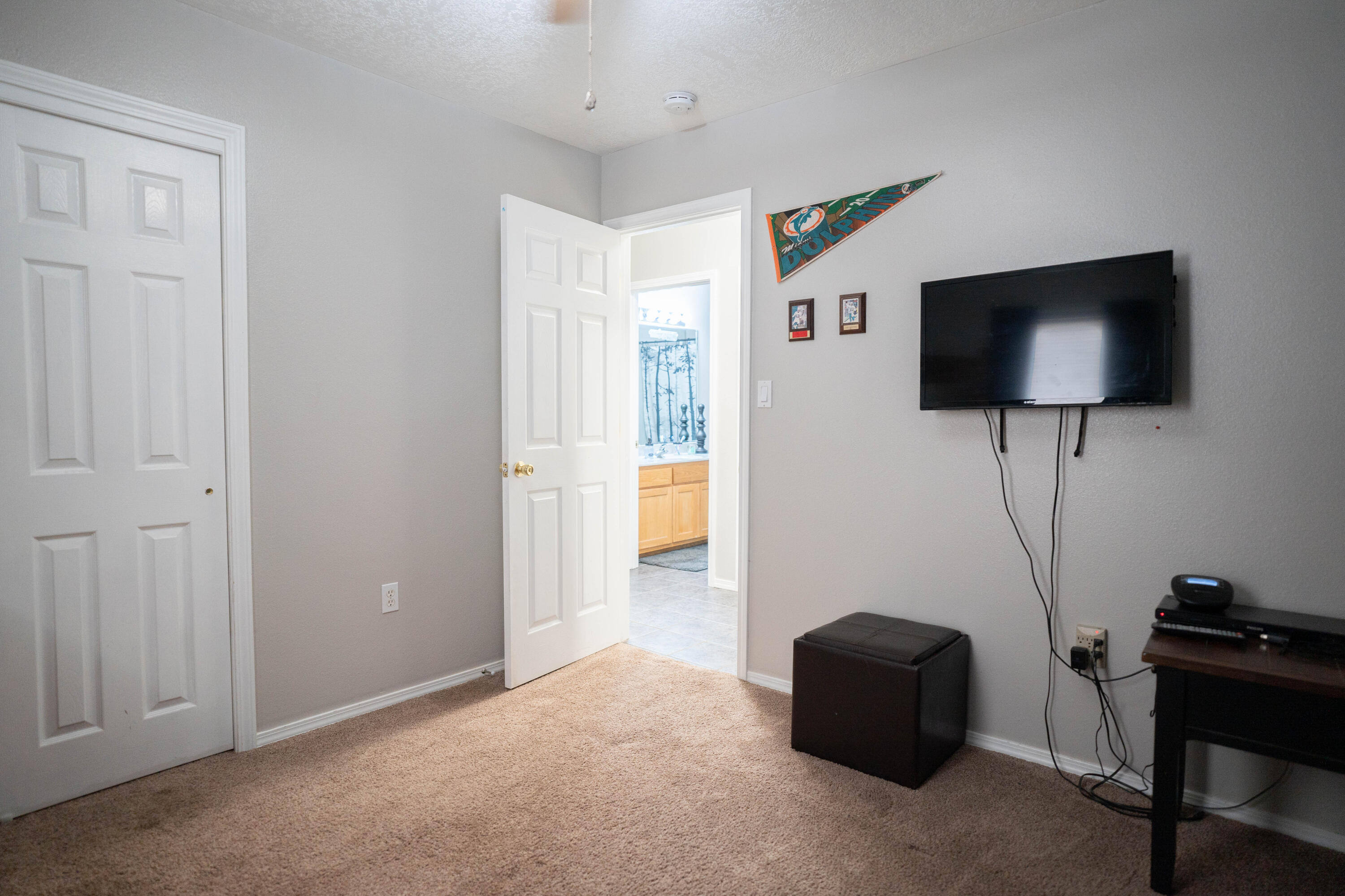 2002 VALLEY VIEW Drive SW