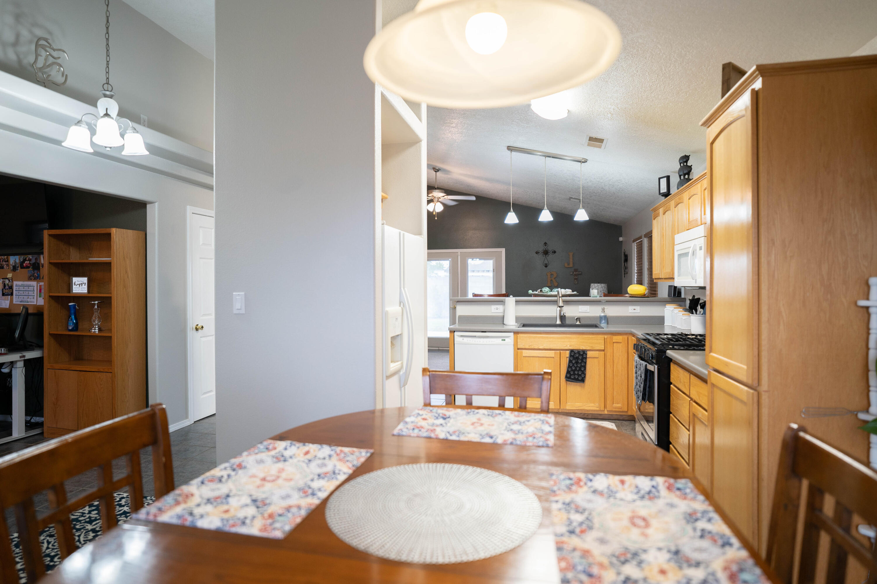 2002 VALLEY VIEW Drive SW