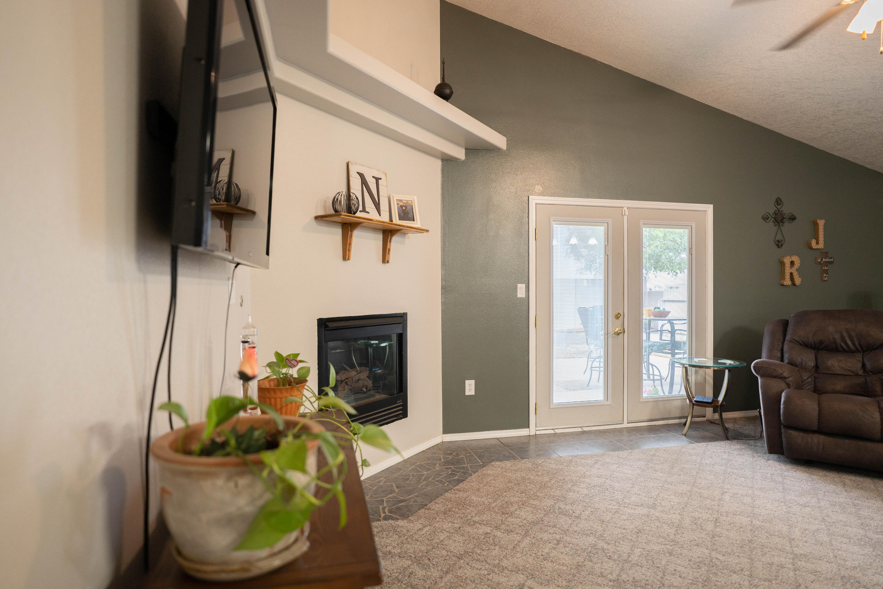 2002 VALLEY VIEW Drive SW